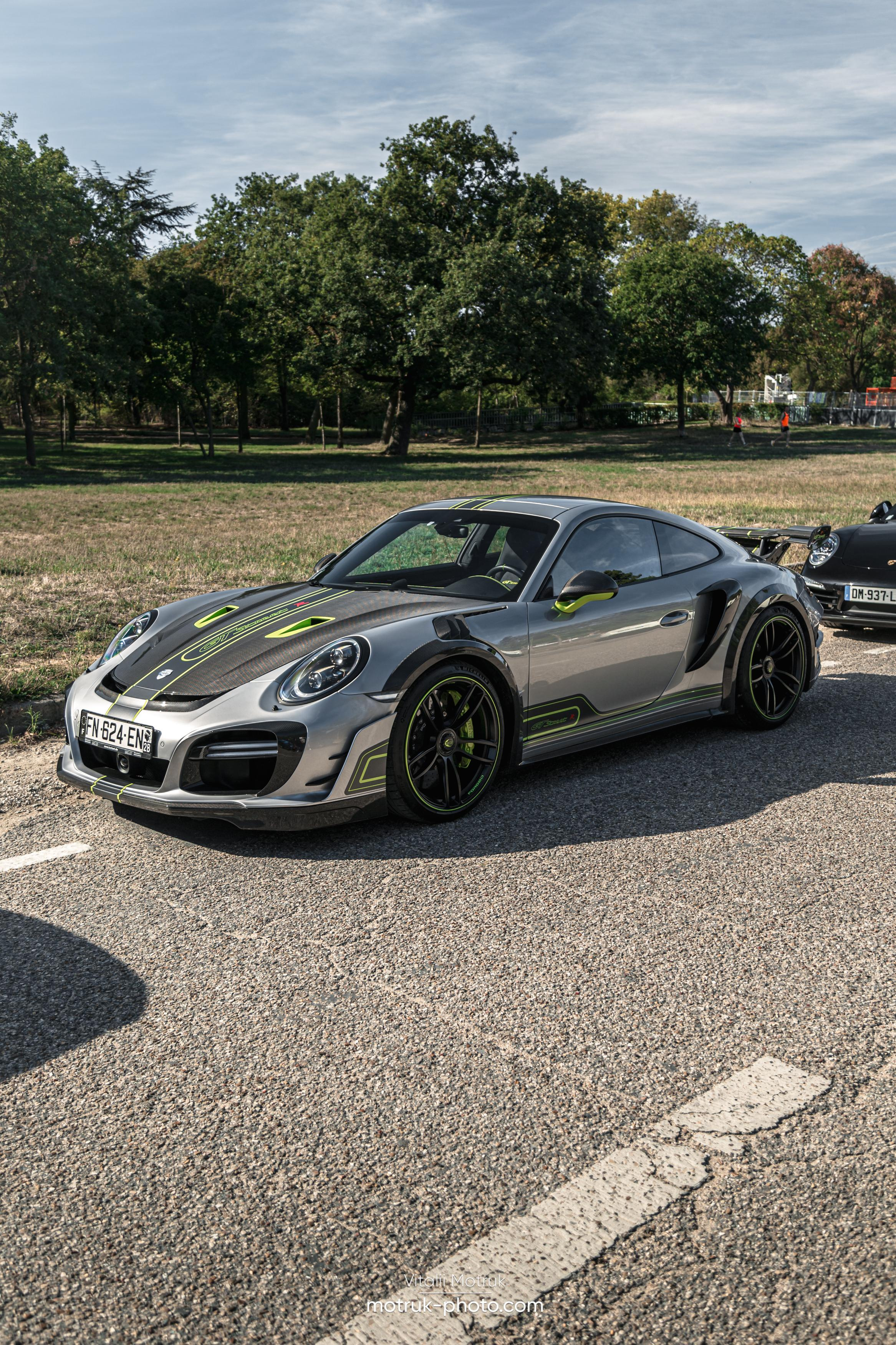 Rassemblement a l’Auteuil. Photographe de voitures à Paris — Vitalii Motruk