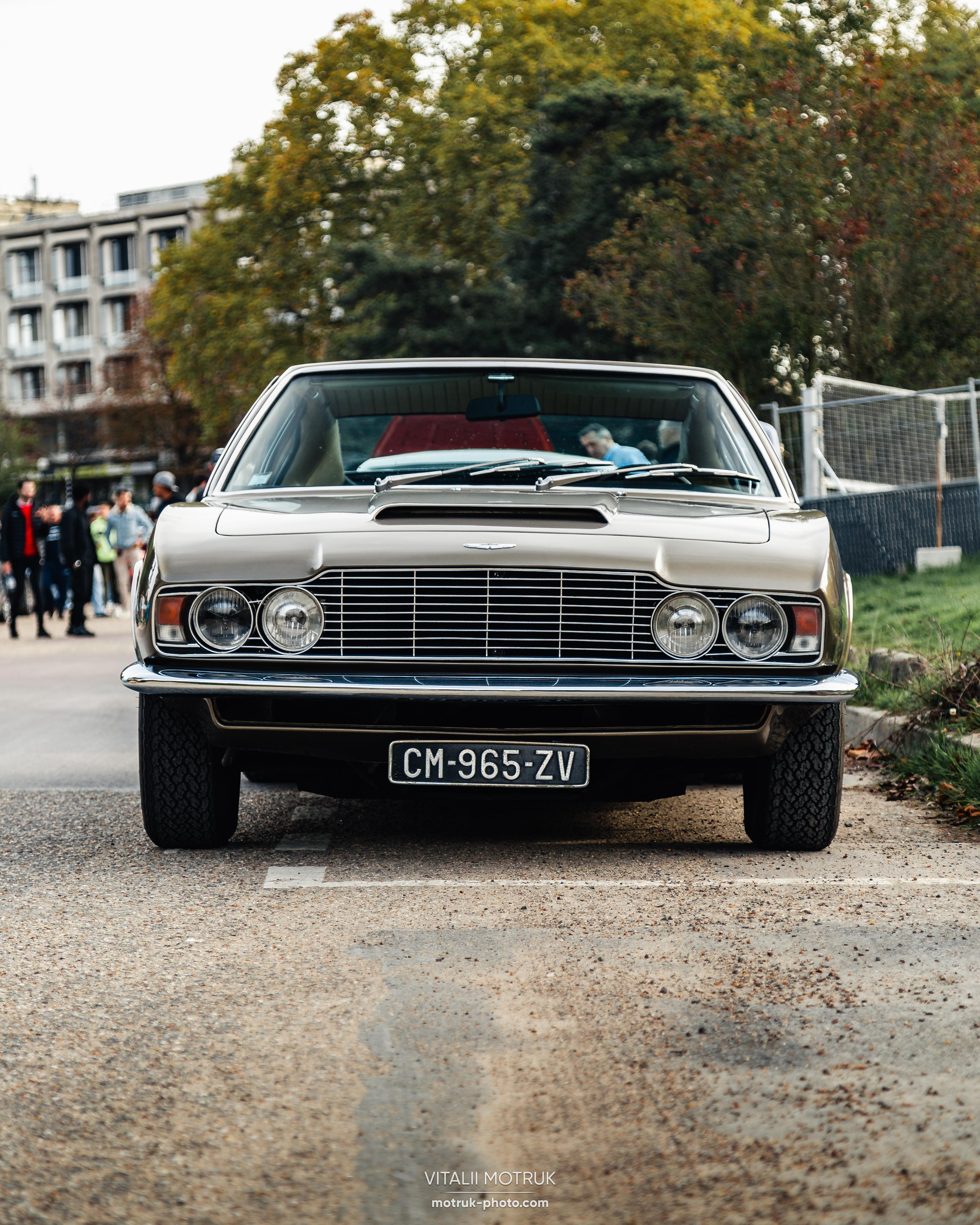 Rassamblement a l’Auteuil. Photographe de voitures à Paris — Vitalii Motruk
