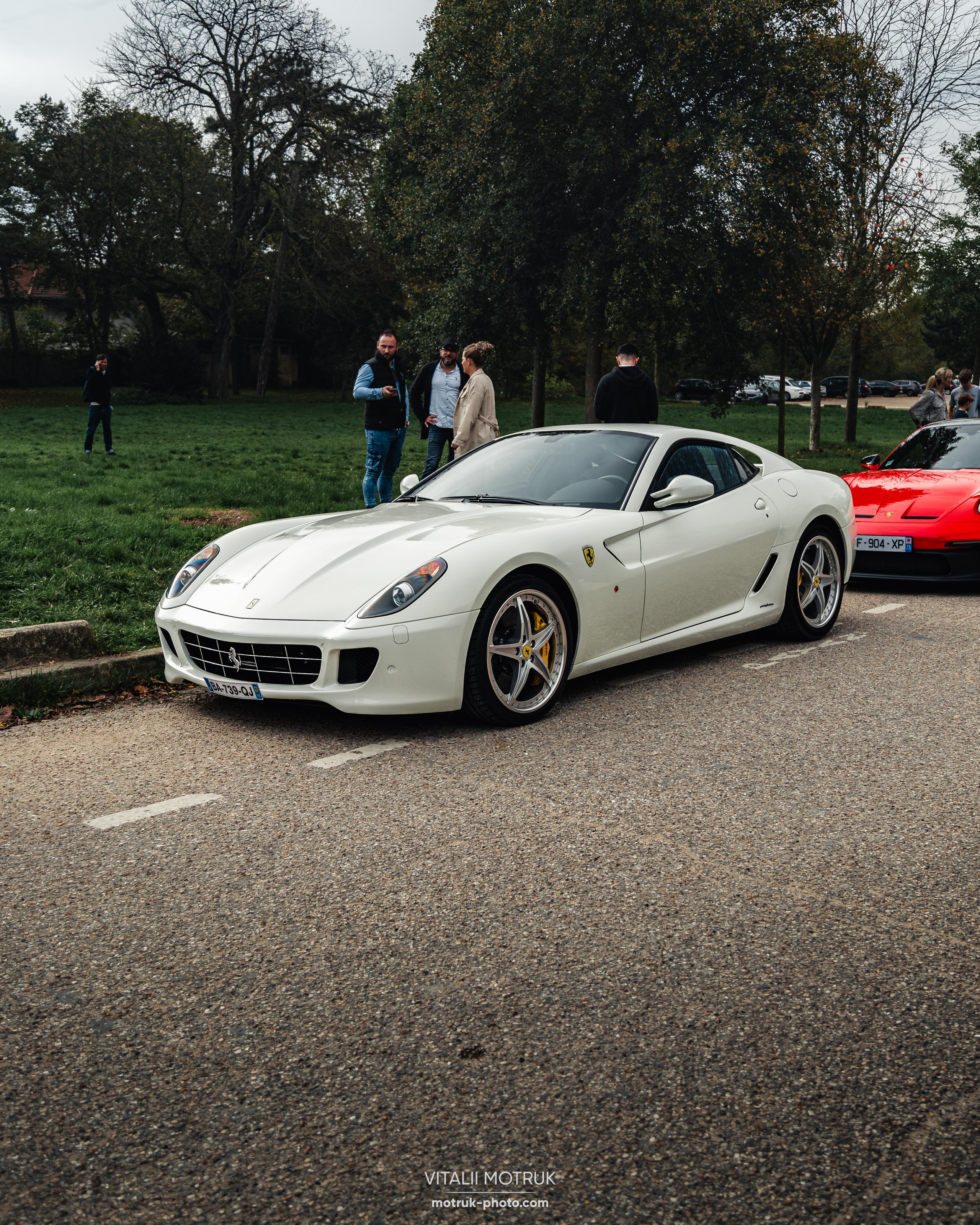 Rassamblement a l’Auteuil. Photographe de voitures à Paris — Vitalii Motruk
