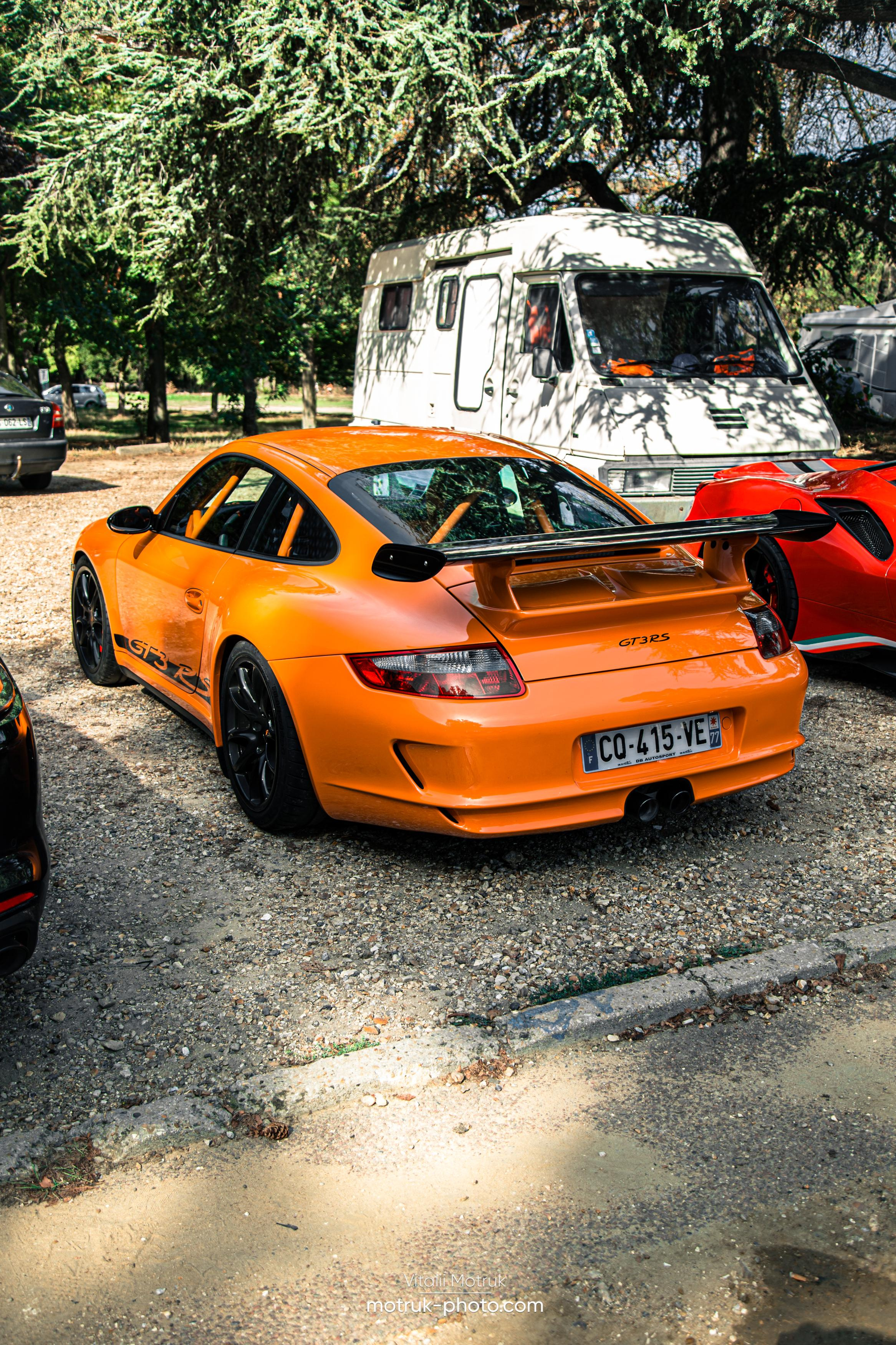 Rassemblement a l’Auteuil. Photographe de voitures à Paris — Vitalii Motruk
