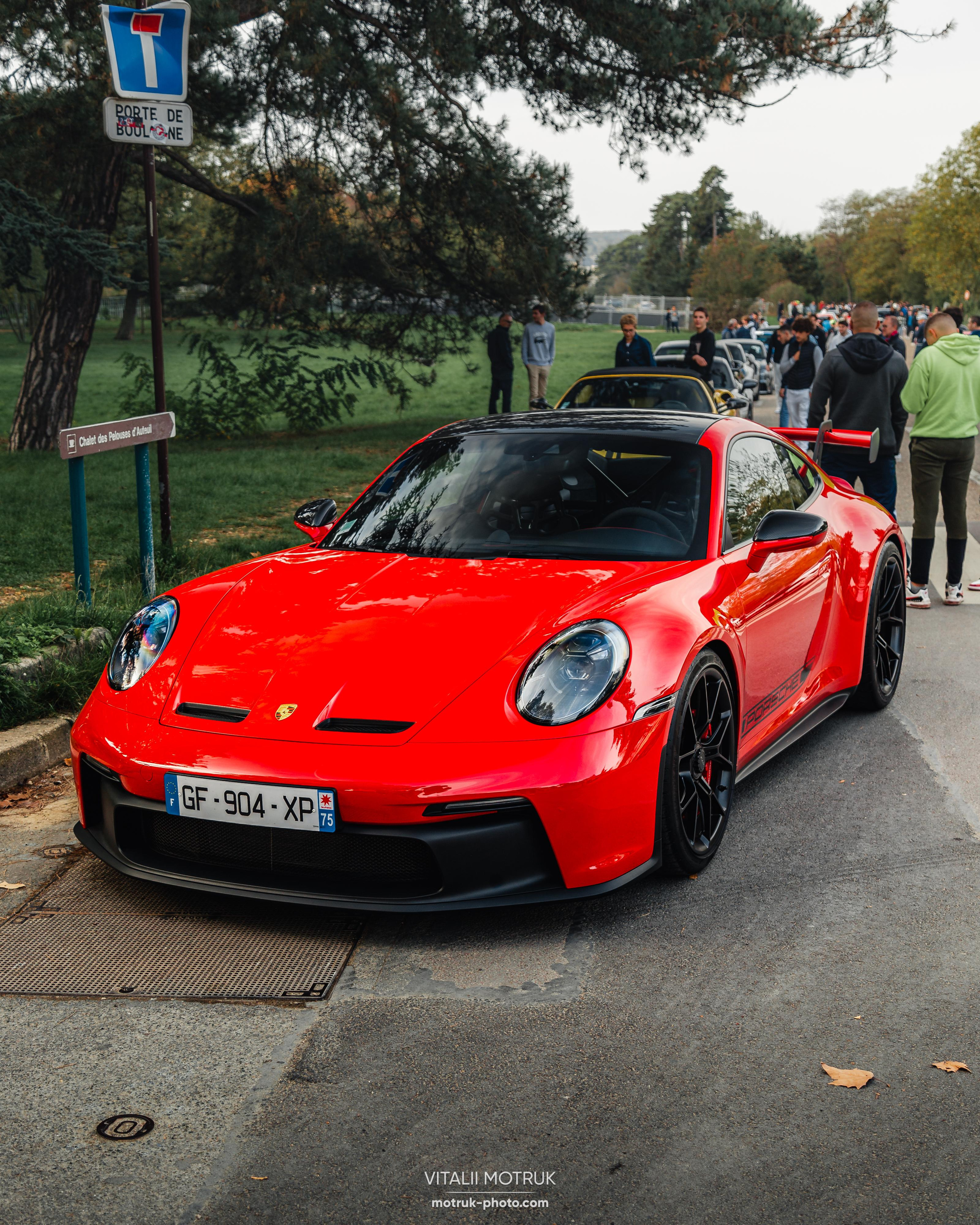 Rassamblement a l’Auteuil. Photographe de voitures à Paris — Vitalii Motruk