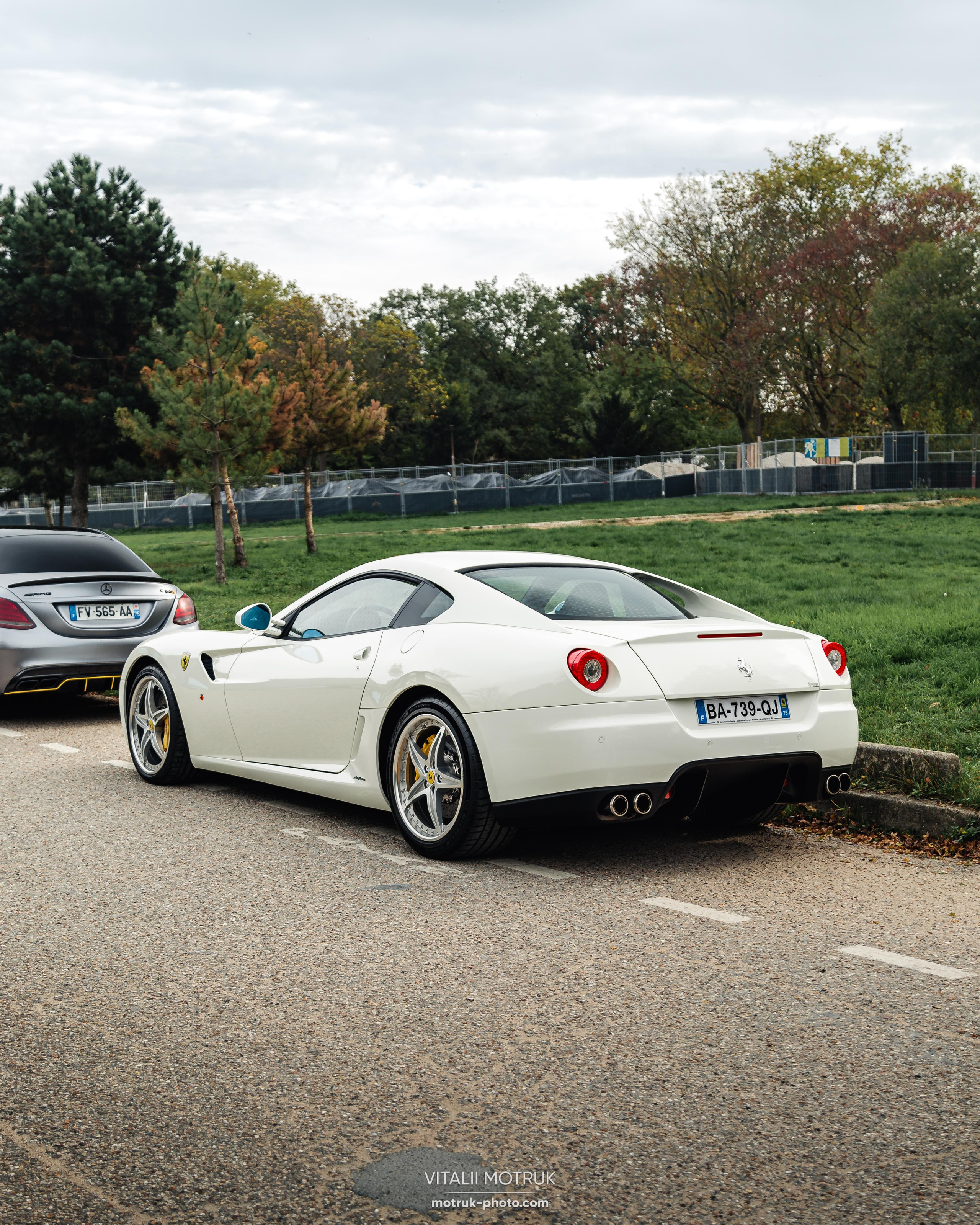 Rassamblement a l’Auteuil. Photographe de voitures à Paris — Vitalii Motruk