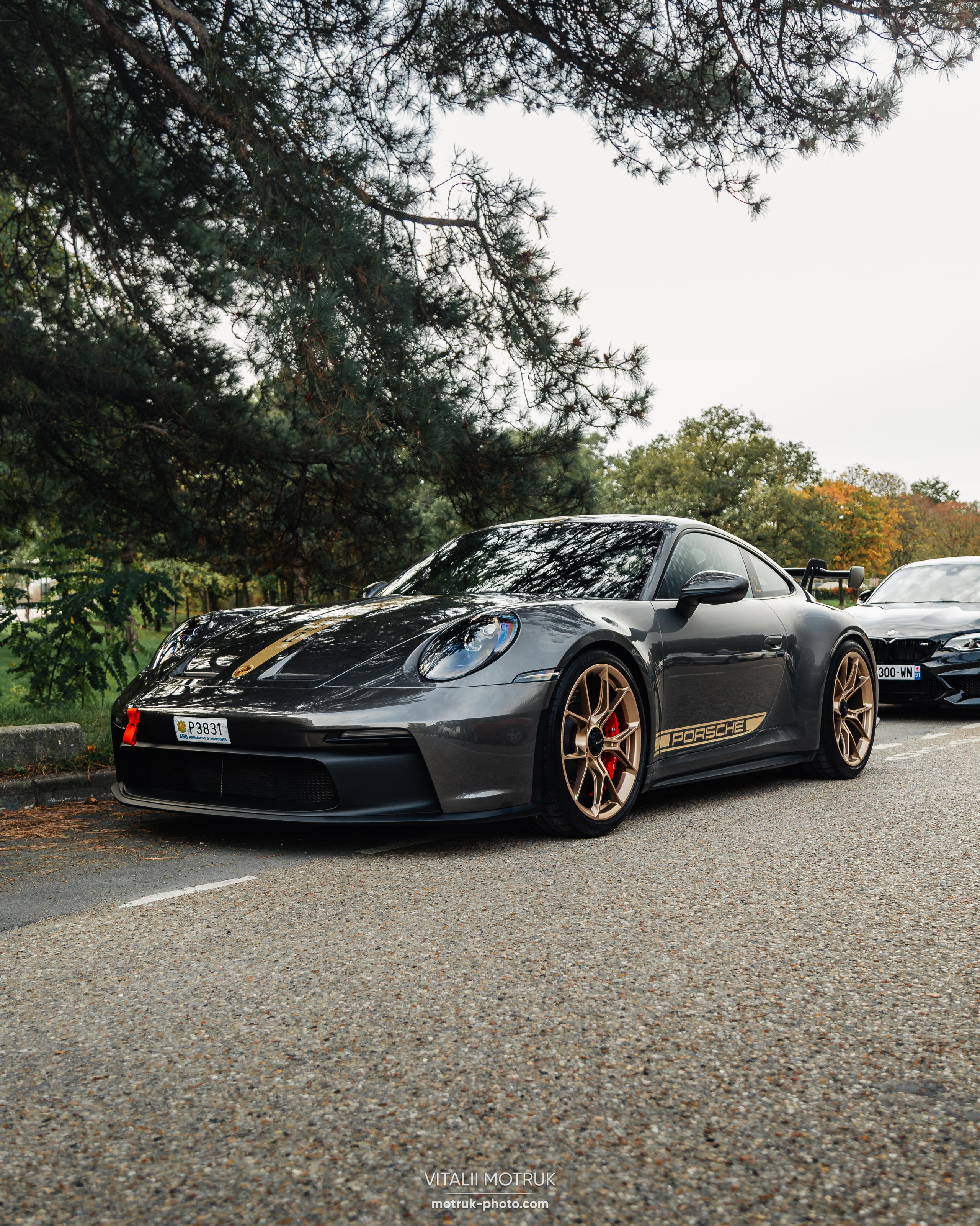 Rassamblement a l’Auteuil. Photographe de voitures à Paris — Vitalii Motruk