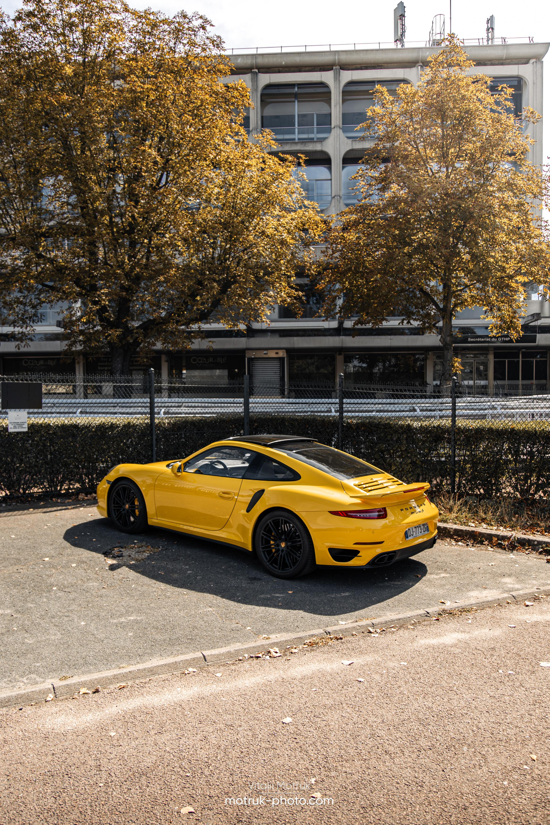 Rassemblement a l’Auteuil. Photographe de voitures à Paris — Vitalii Motruk