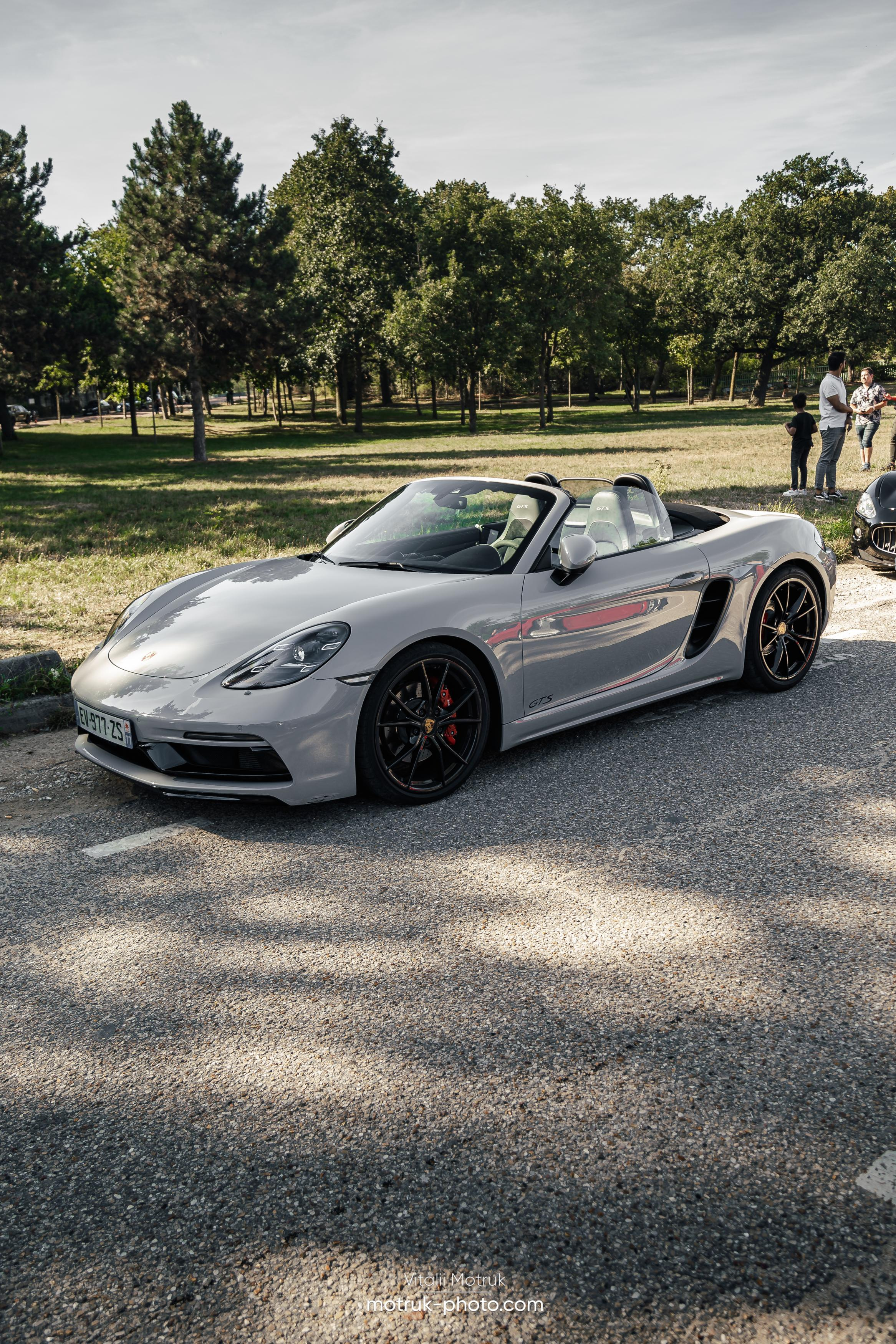 Rassemblement a l’Auteuil. Photographe de voitures à Paris — Vitalii Motruk