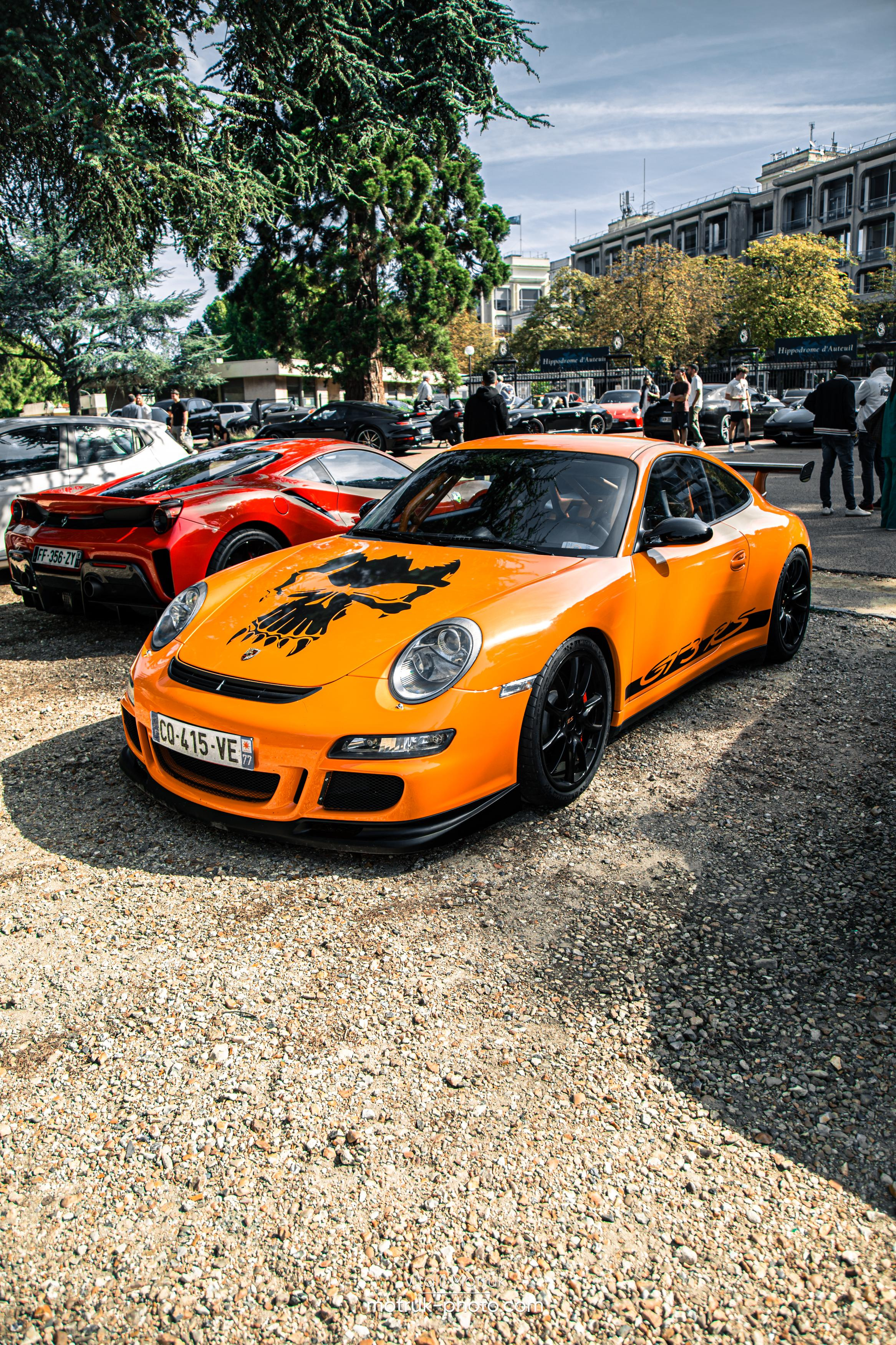Rassemblement a l’Auteuil. Photographe de voitures à Paris — Vitalii Motruk