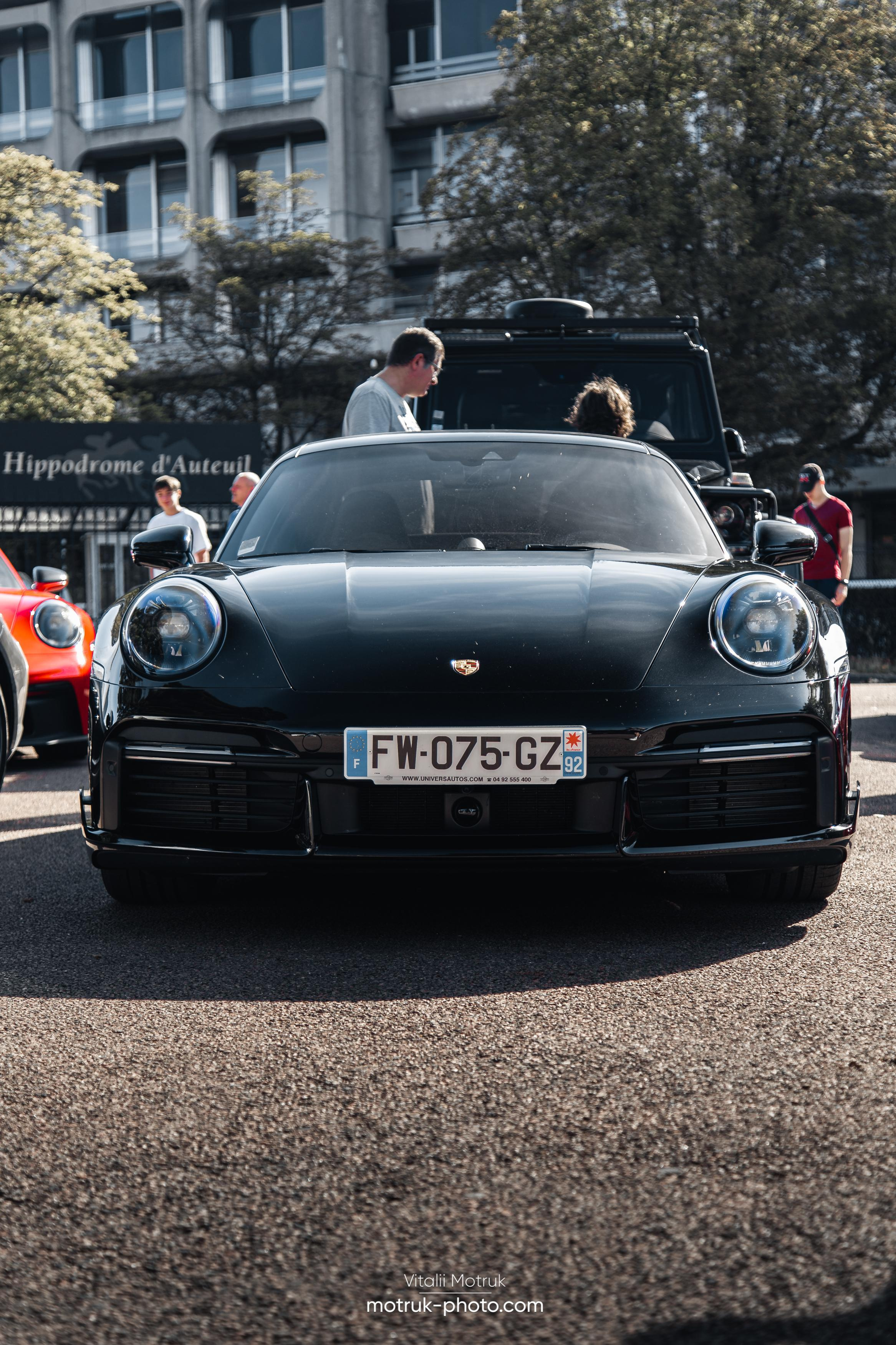 Rassemblement a l’Auteuil. Photographe de voitures à Paris — Vitalii Motruk