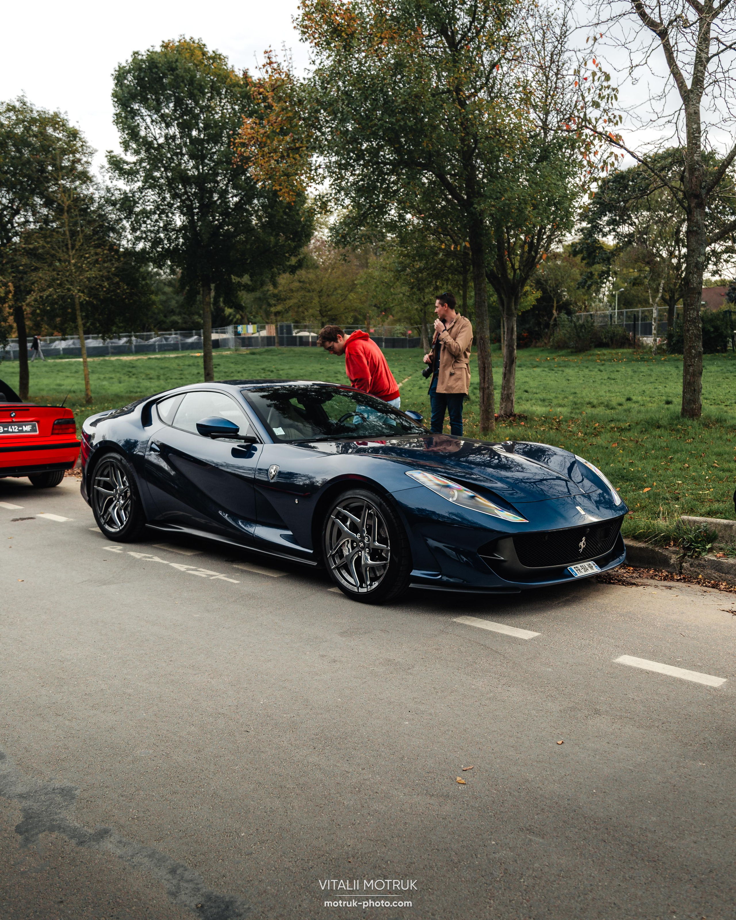 Rassamblement a l’Auteuil. Photographe de voitures à Paris — Vitalii Motruk