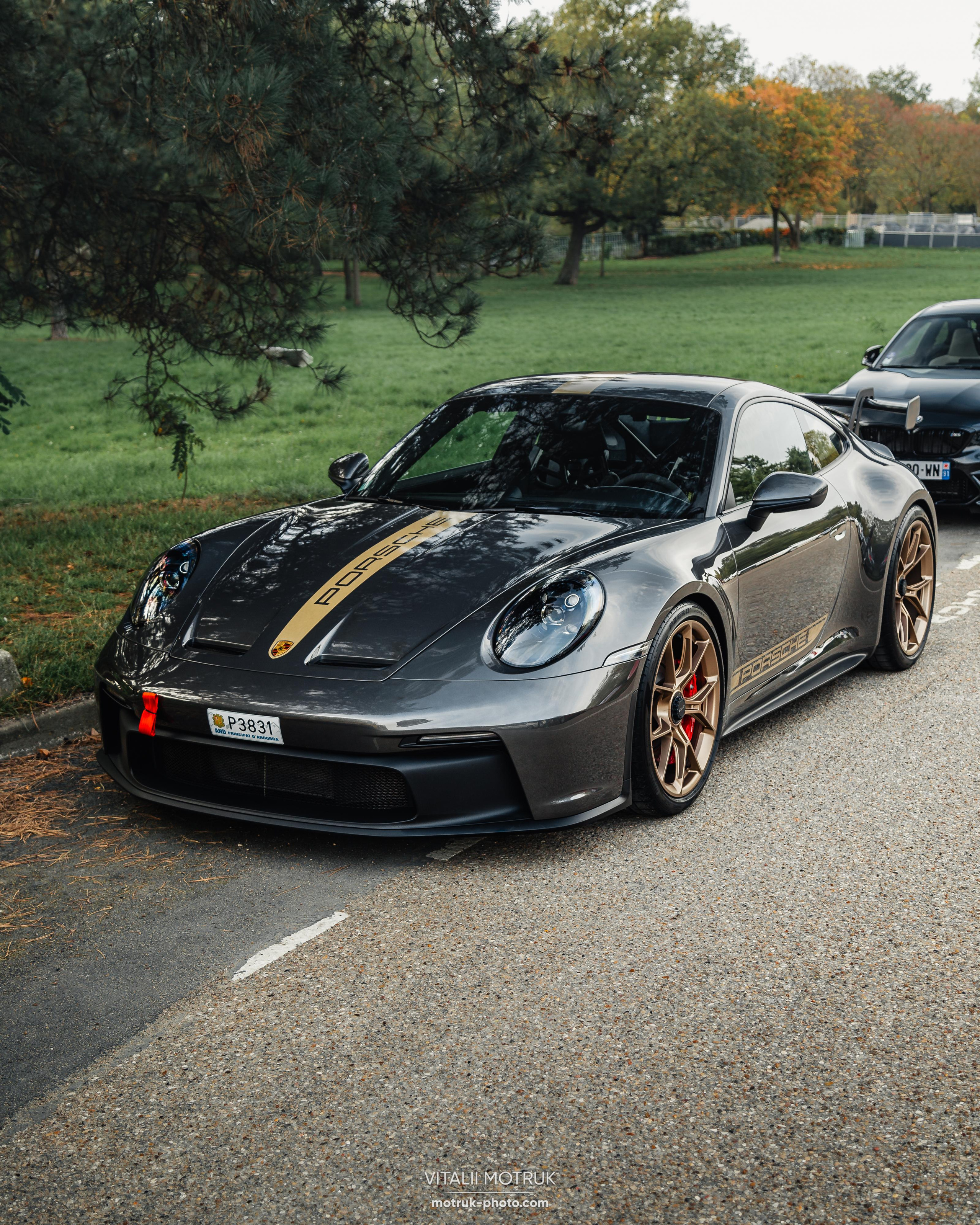 Rassamblement a l’Auteuil. Photographe de voitures à Paris — Vitalii Motruk