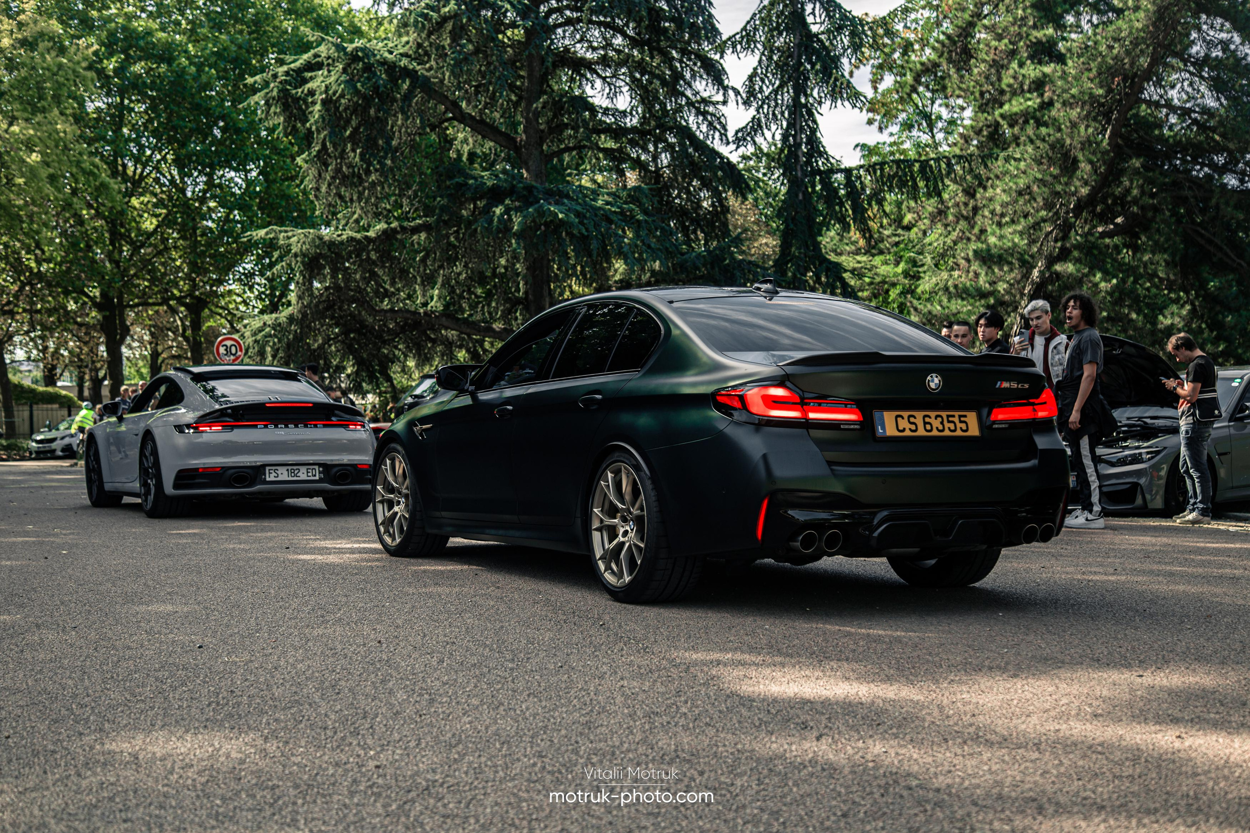 Rassemblement a l’Auteuil. Photographe de voitures à Paris — Vitalii Motruk