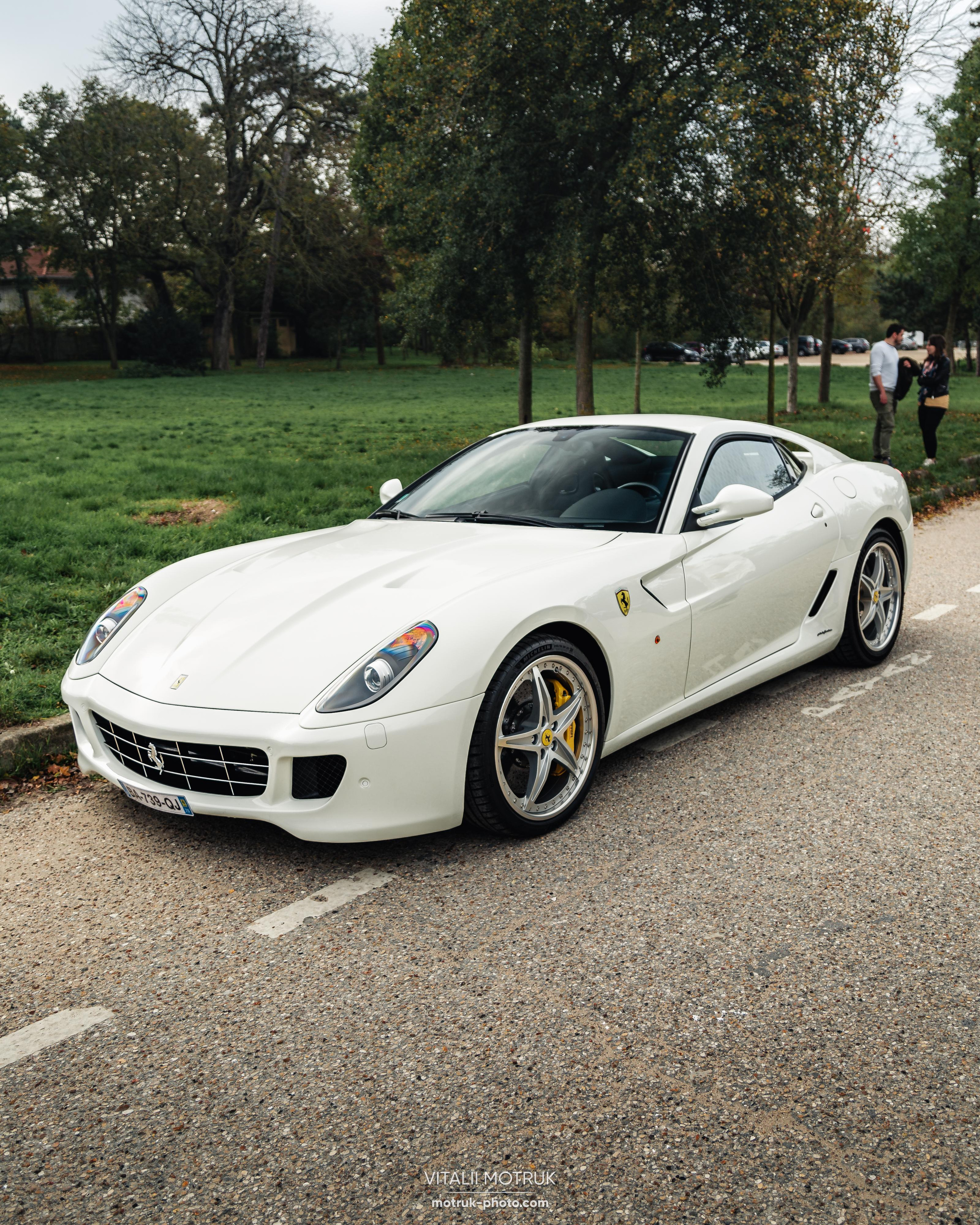 Rassamblement a l’Auteuil. Photographe de voitures à Paris — Vitalii Motruk
