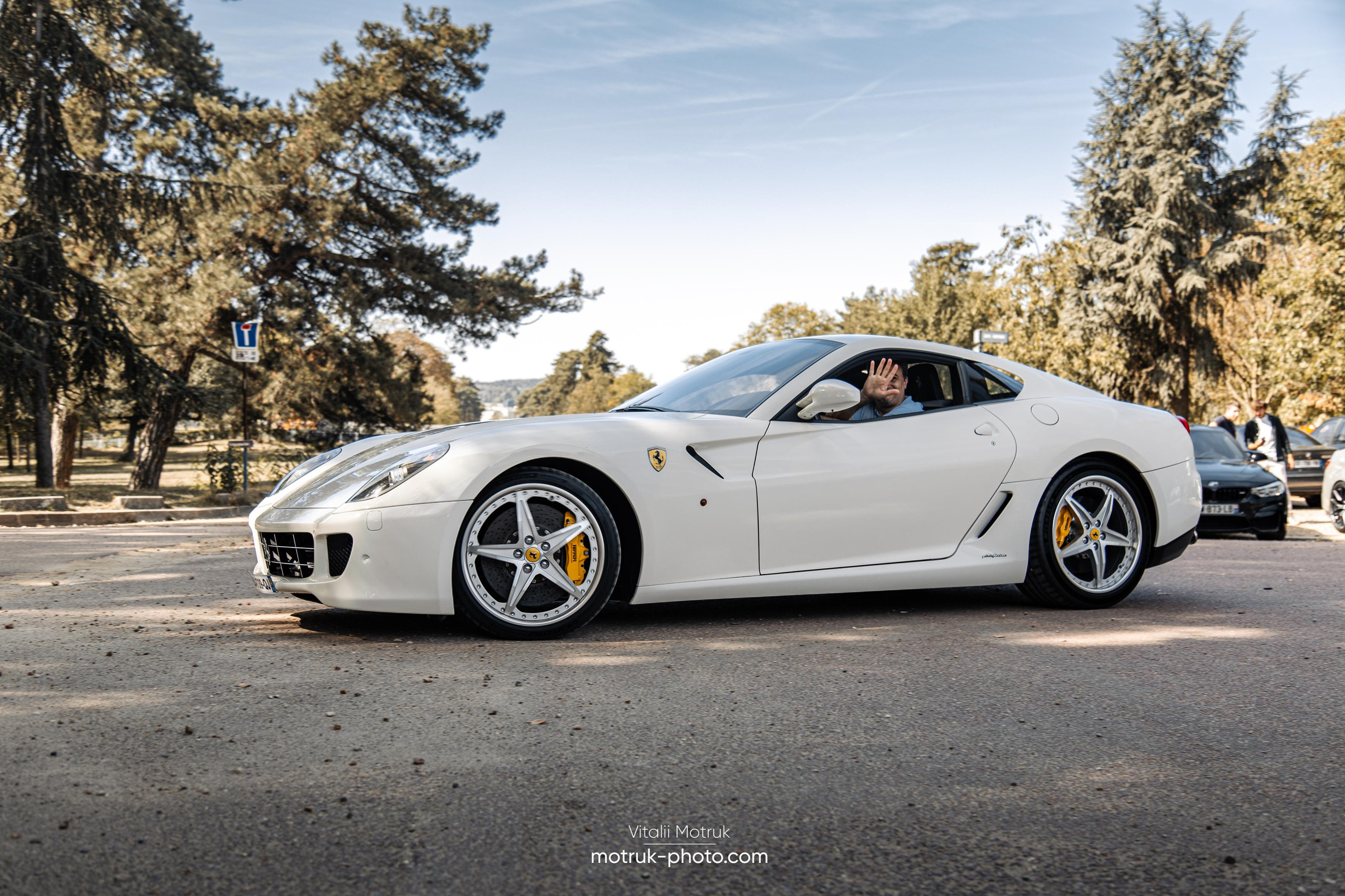 Rassemblement a l’Auteuil. Photographe de voitures à Paris — Vitalii Motruk