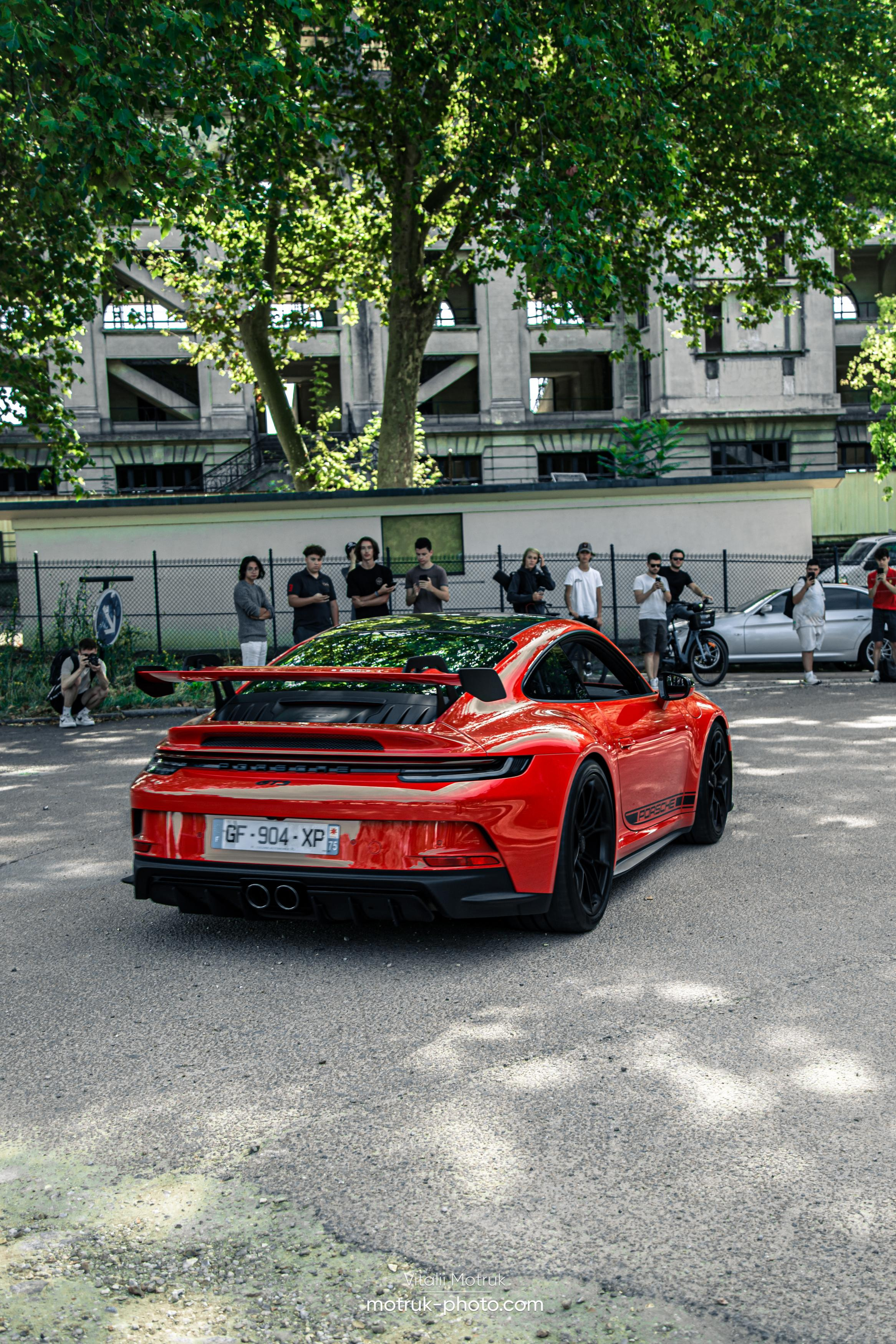 Rassemblement a l’Auteuil. Photographe de voitures à Paris — Vitalii Motruk