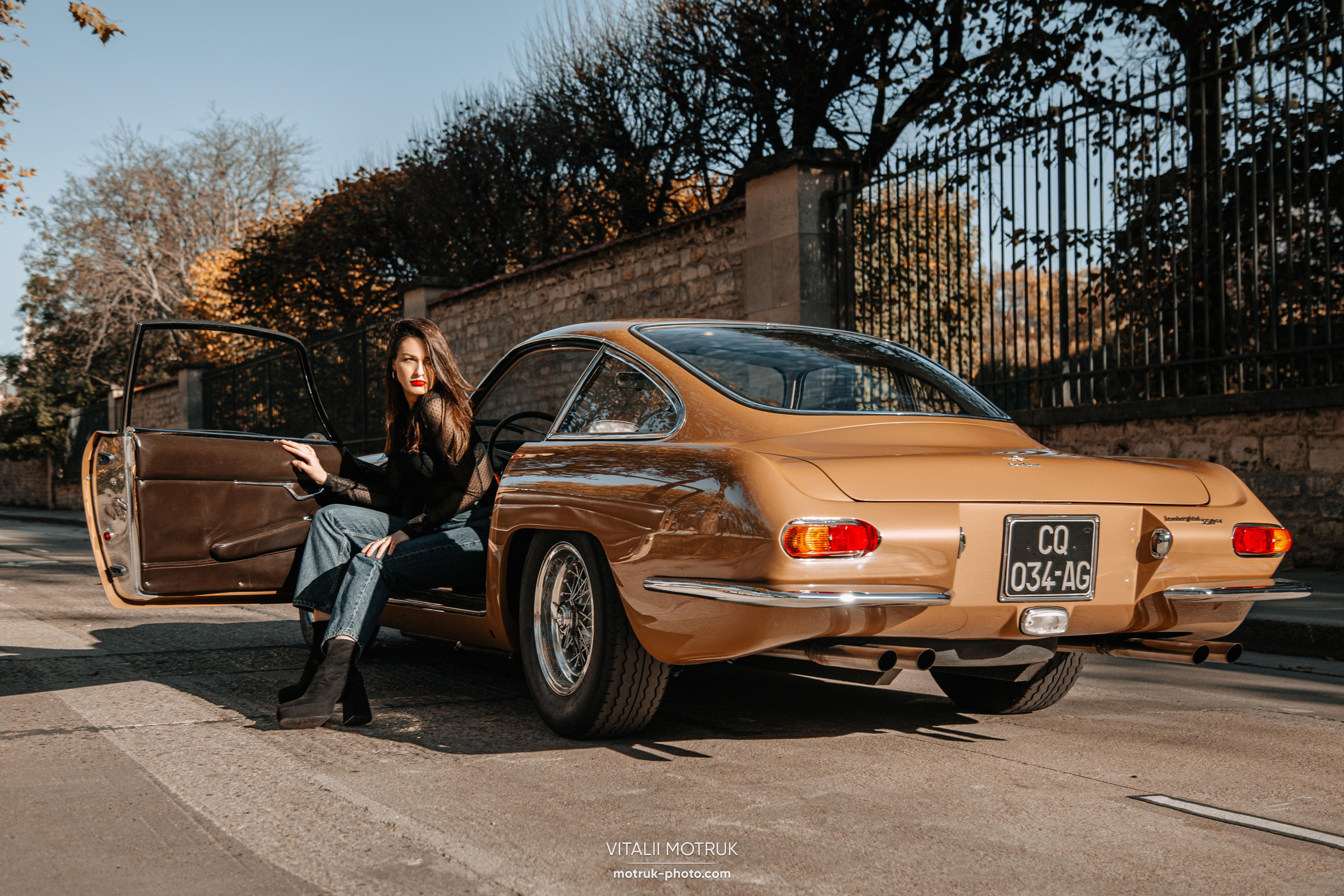 Nataliia x Lamborghini 350GT. Photographe de voitures à Paris — Vitalii Motruk