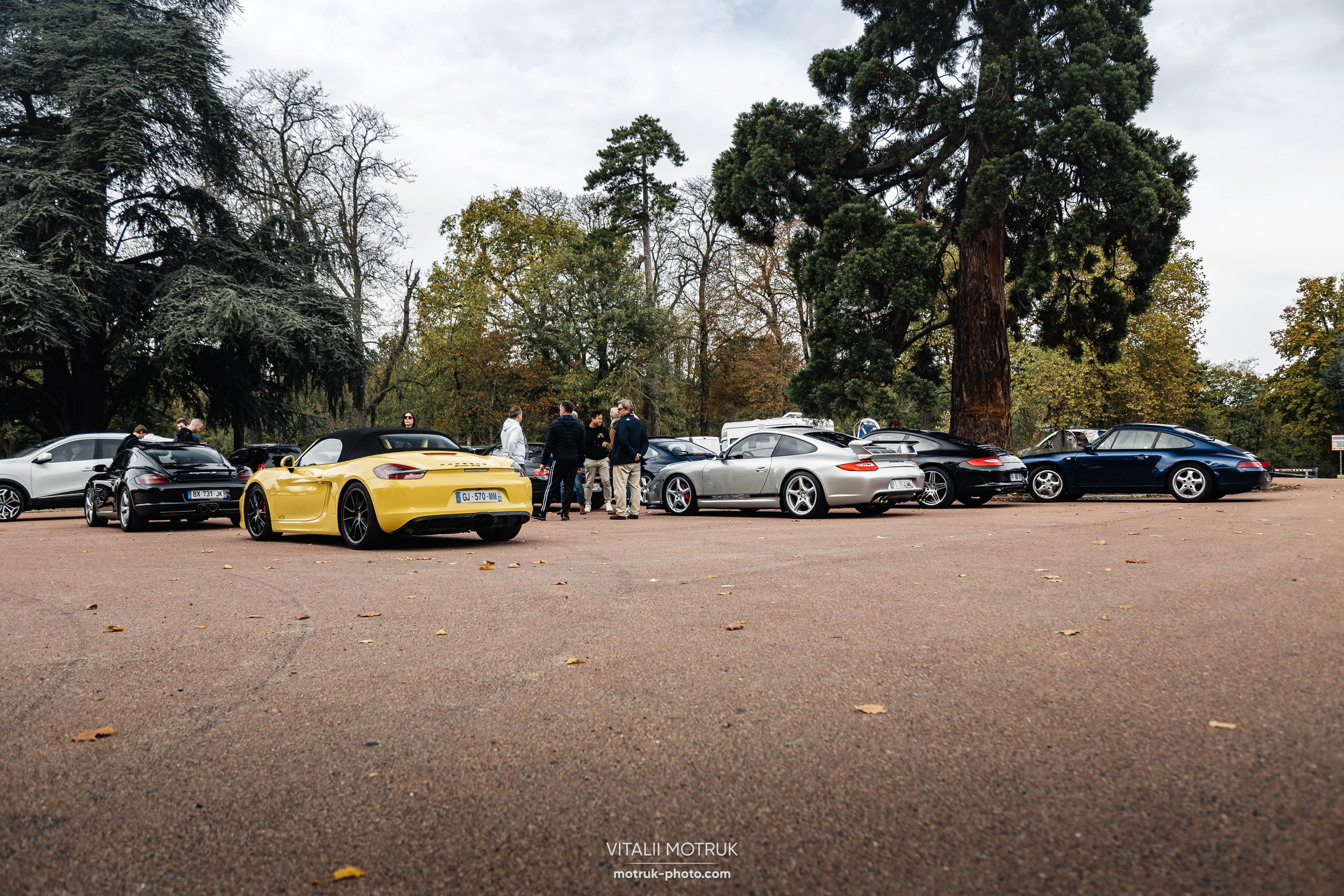 Rassamblement a l’Auteuil. Photographe de voitures à Paris — Vitalii Motruk