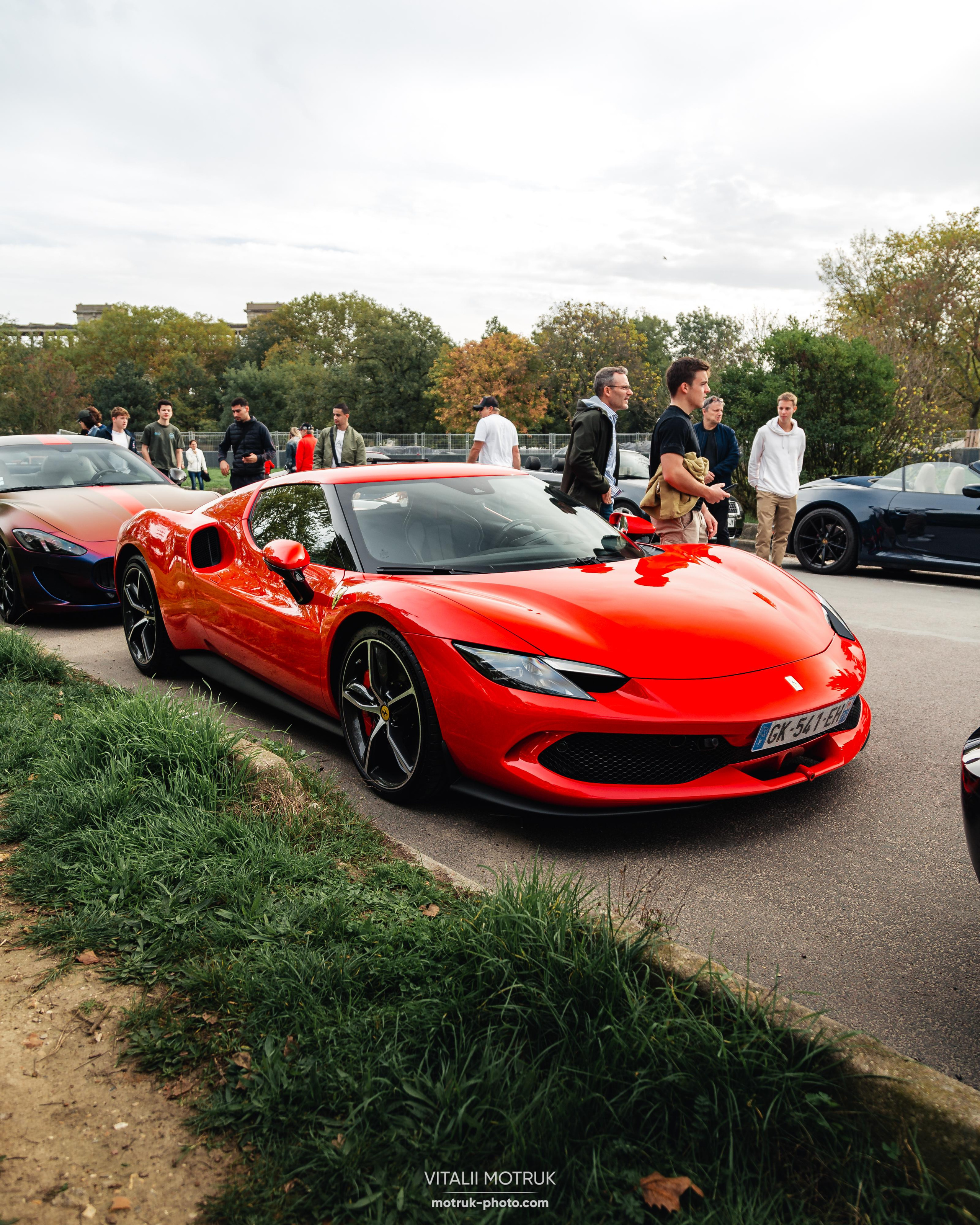Rassamblement a l’Auteuil. Photographe de voitures à Paris — Vitalii Motruk