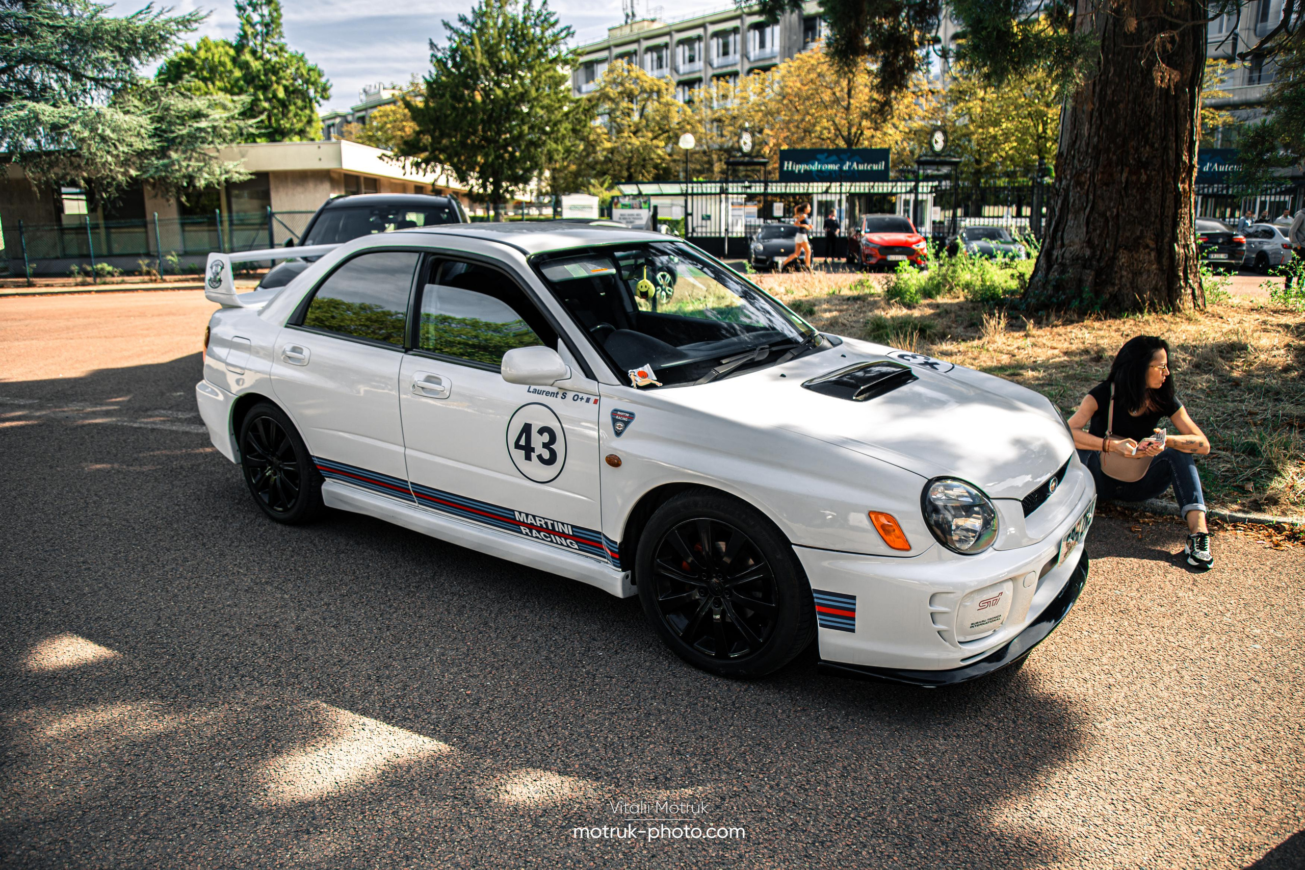Rassemblement a l’Auteuil. Photographe de voitures à Paris — Vitalii Motruk