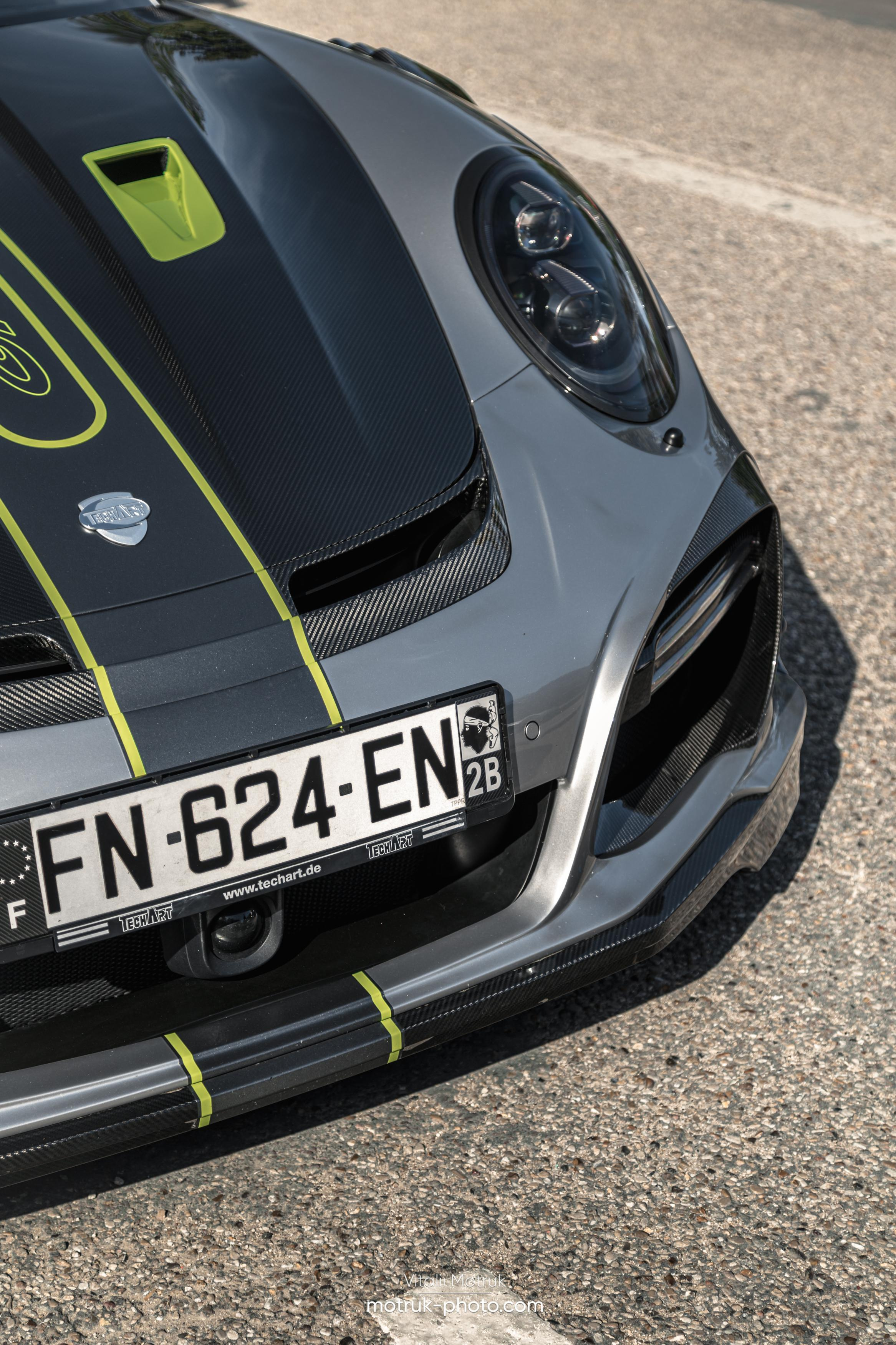 Rassemblement a l’Auteuil. Photographe de voitures à Paris — Vitalii Motruk