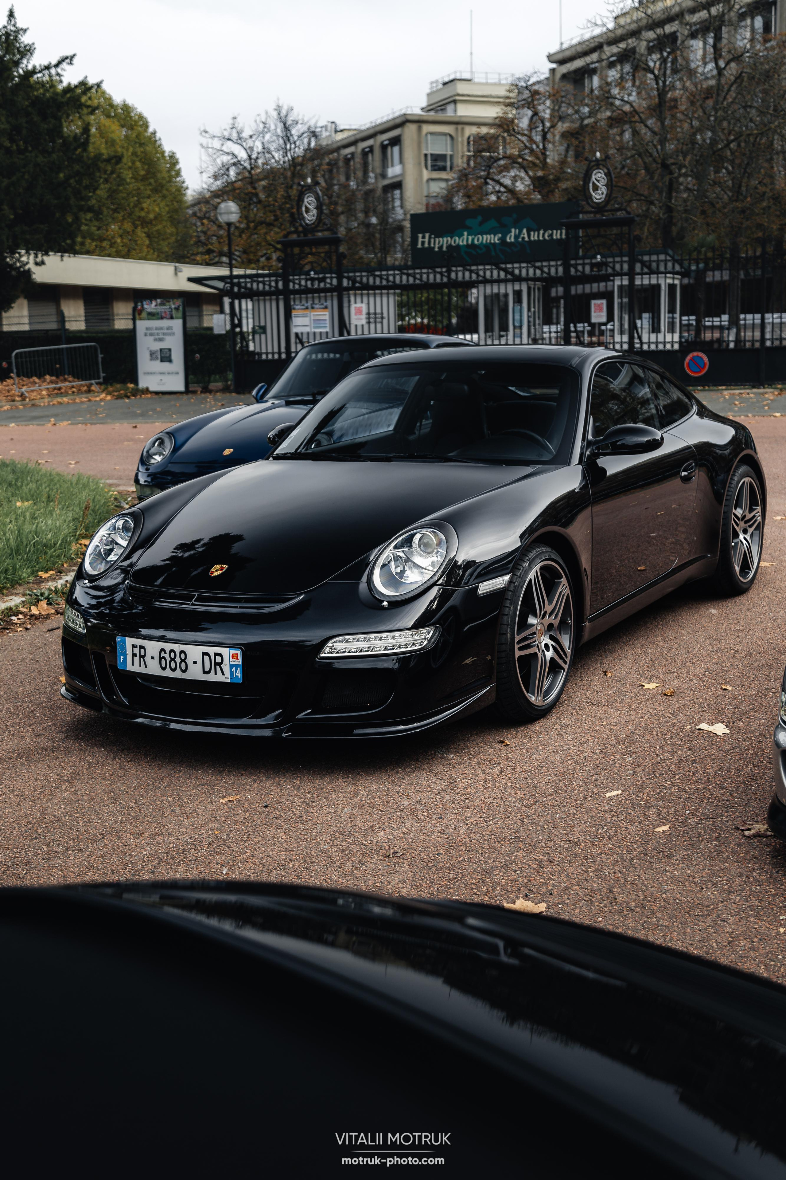 Rassamblement a l’Auteuil. Photographe de voitures à Paris — Vitalii Motruk