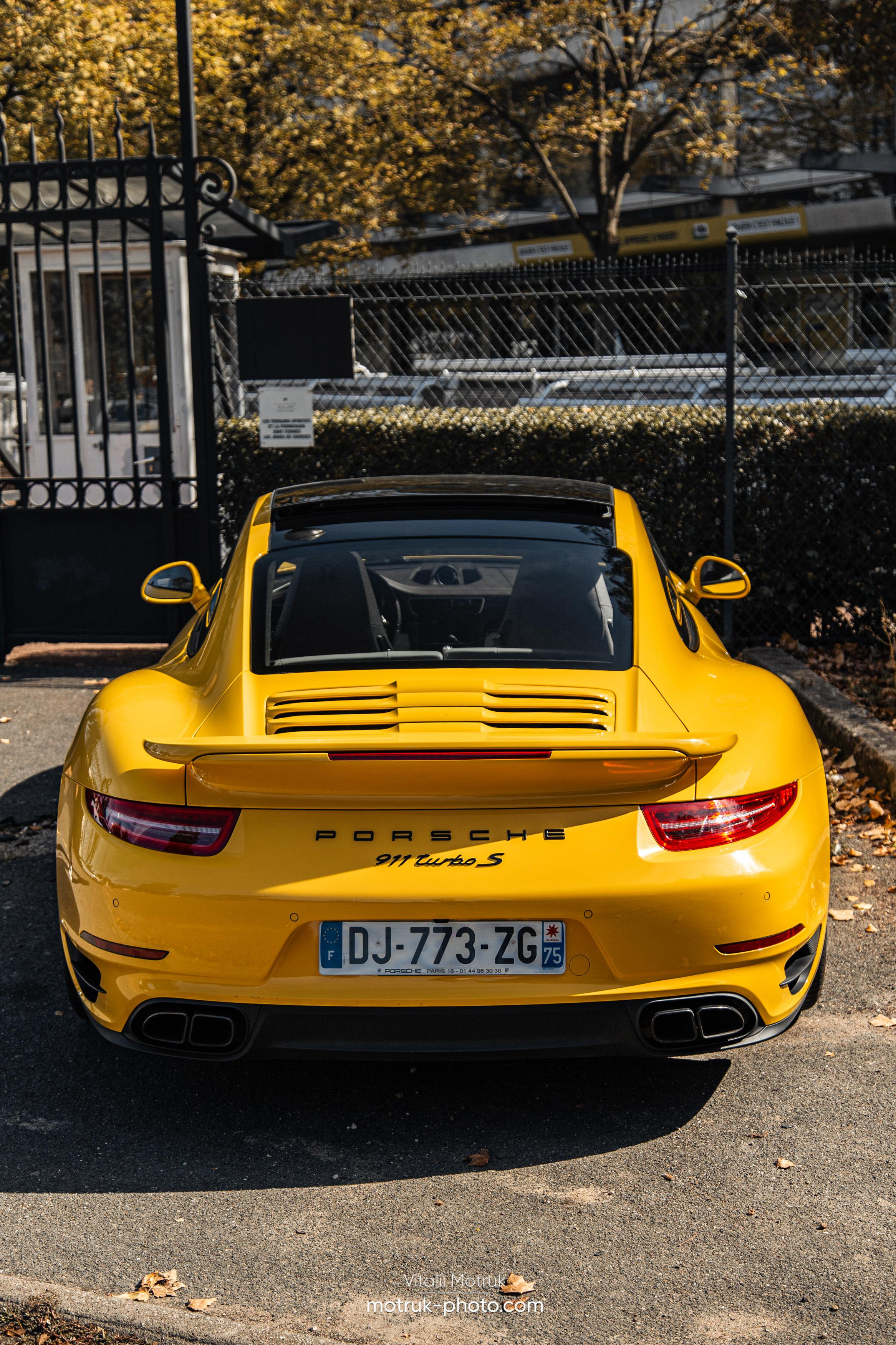 Rassemblement a l’Auteuil. Photographe de voitures à Paris — Vitalii Motruk
