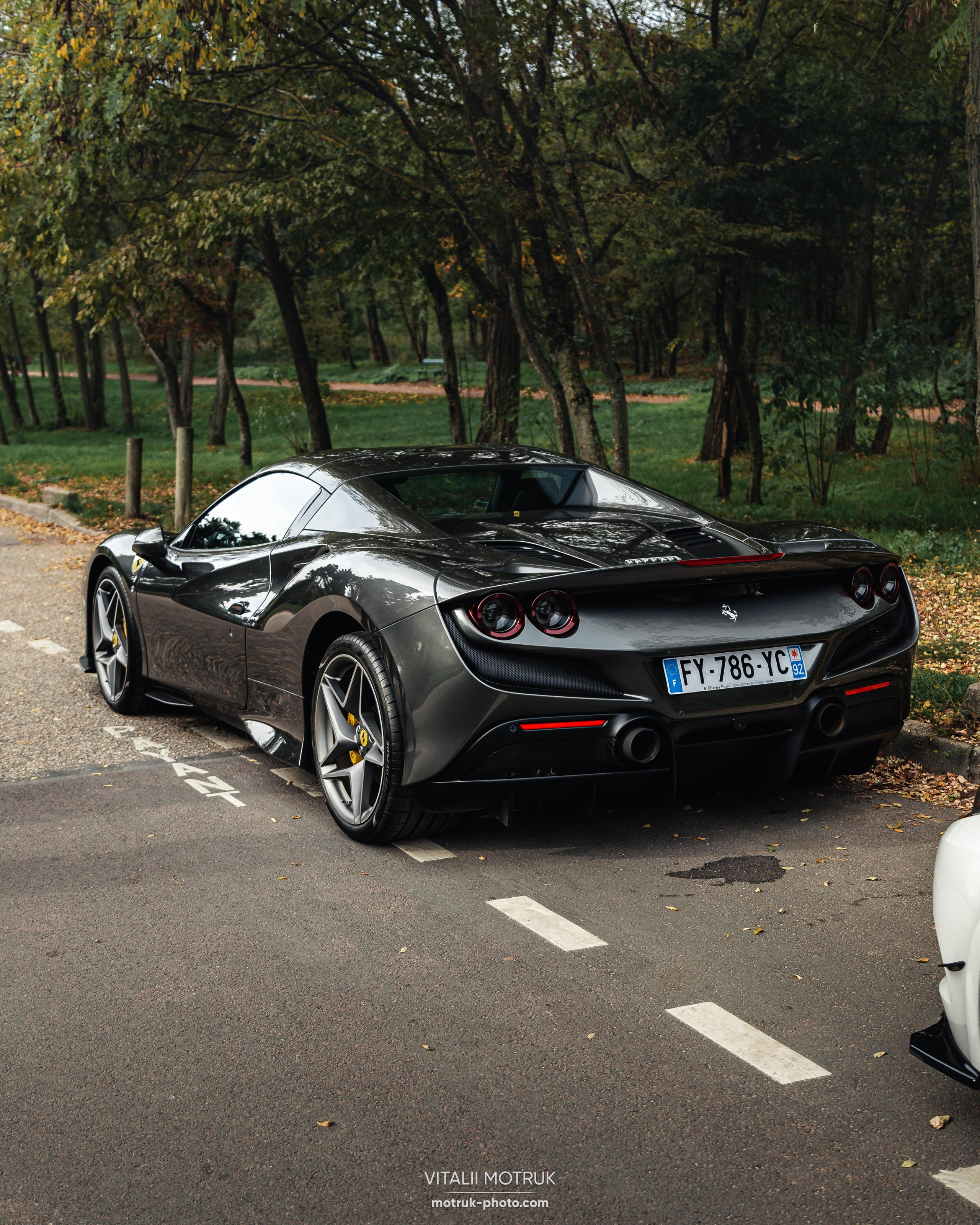 Rassamblement a l’Auteuil. Photographe de voitures à Paris — Vitalii Motruk