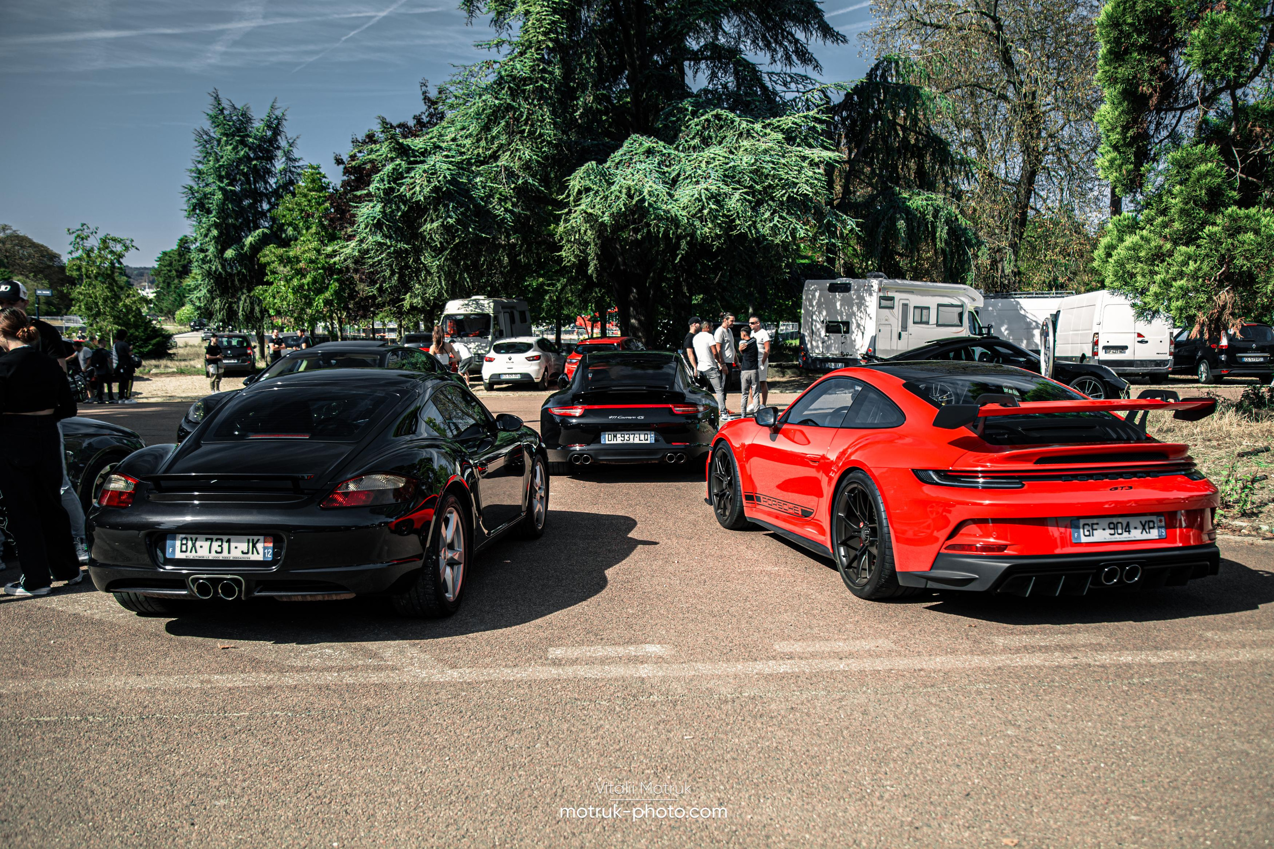 Rassemblement a l’Auteuil. Photographe de voitures à Paris — Vitalii Motruk