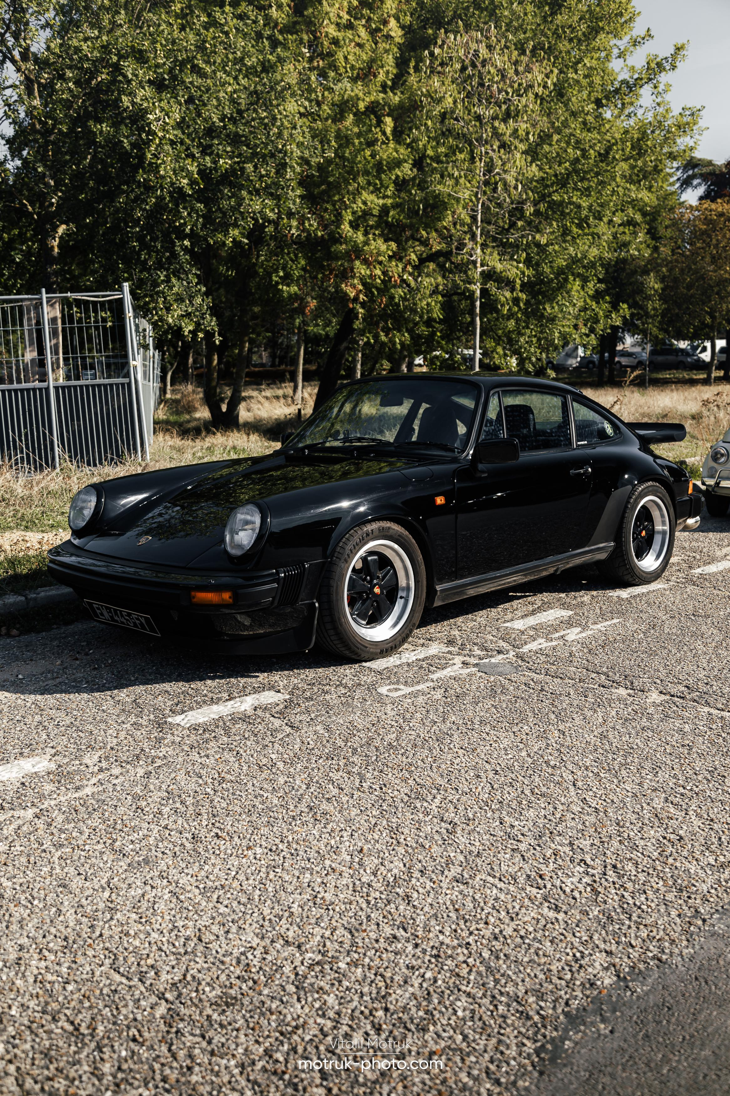 Rassemblement a l’Auteuil. Photographe de voitures à Paris — Vitalii Motruk