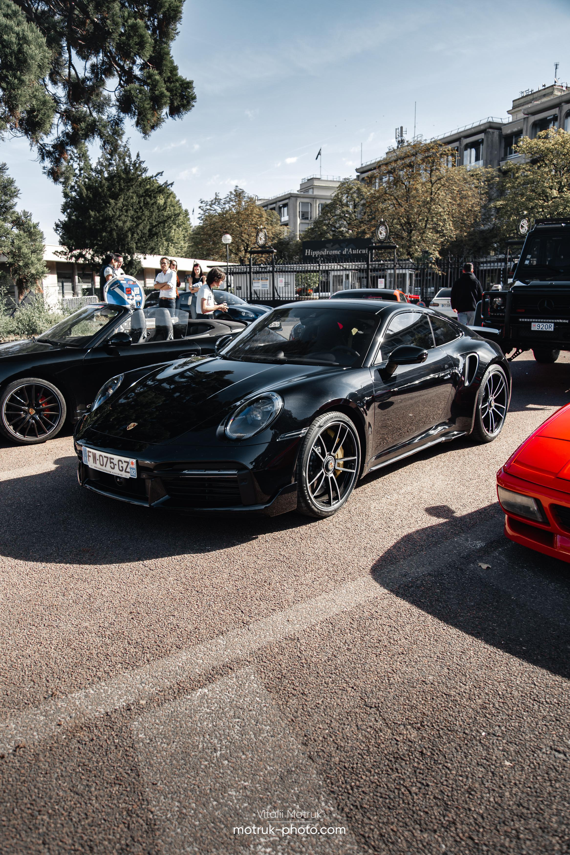 Rassemblement a l’Auteuil. Photographe de voitures à Paris — Vitalii Motruk