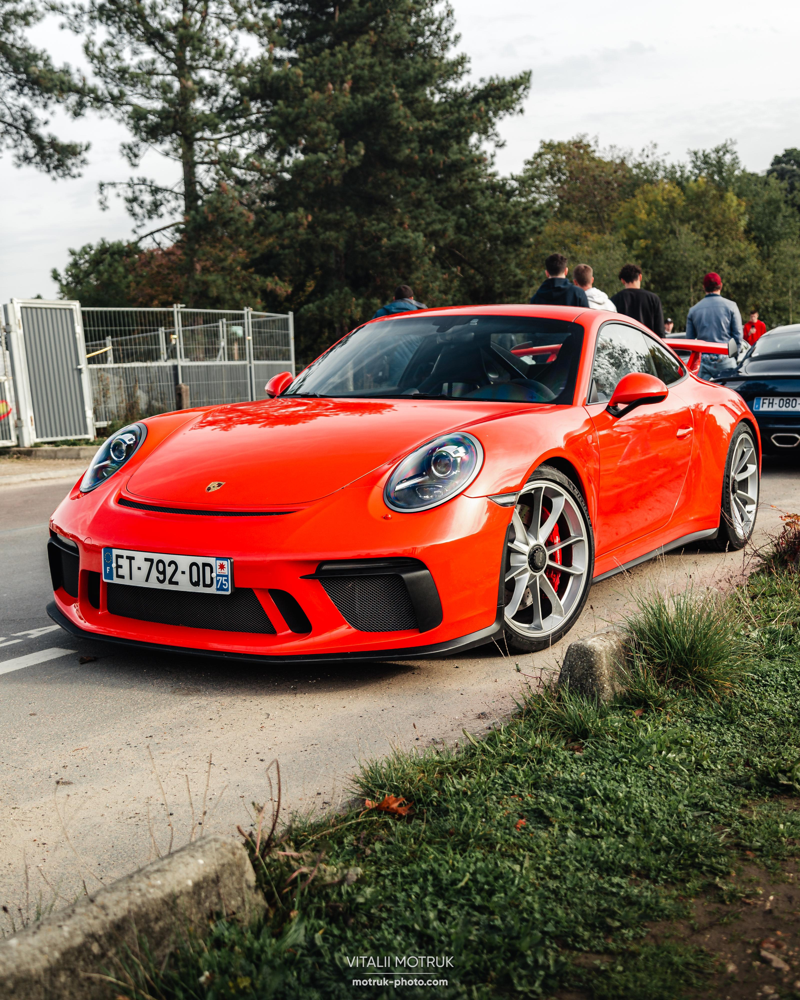 Rassamblement a l’Auteuil. Photographe de voitures à Paris — Vitalii Motruk
