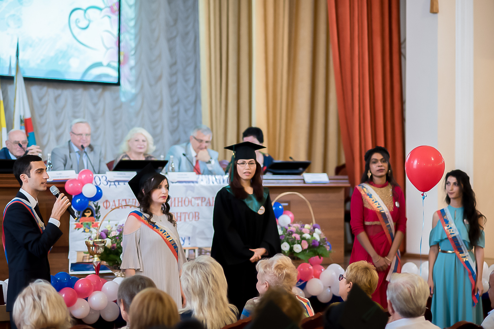 GRADUACIÓN de R. y del grupo. MARIA VALUEVA Fotógrafo en Niza, Cannes, Monaco, Francia, Europe, Estambul, Turquía