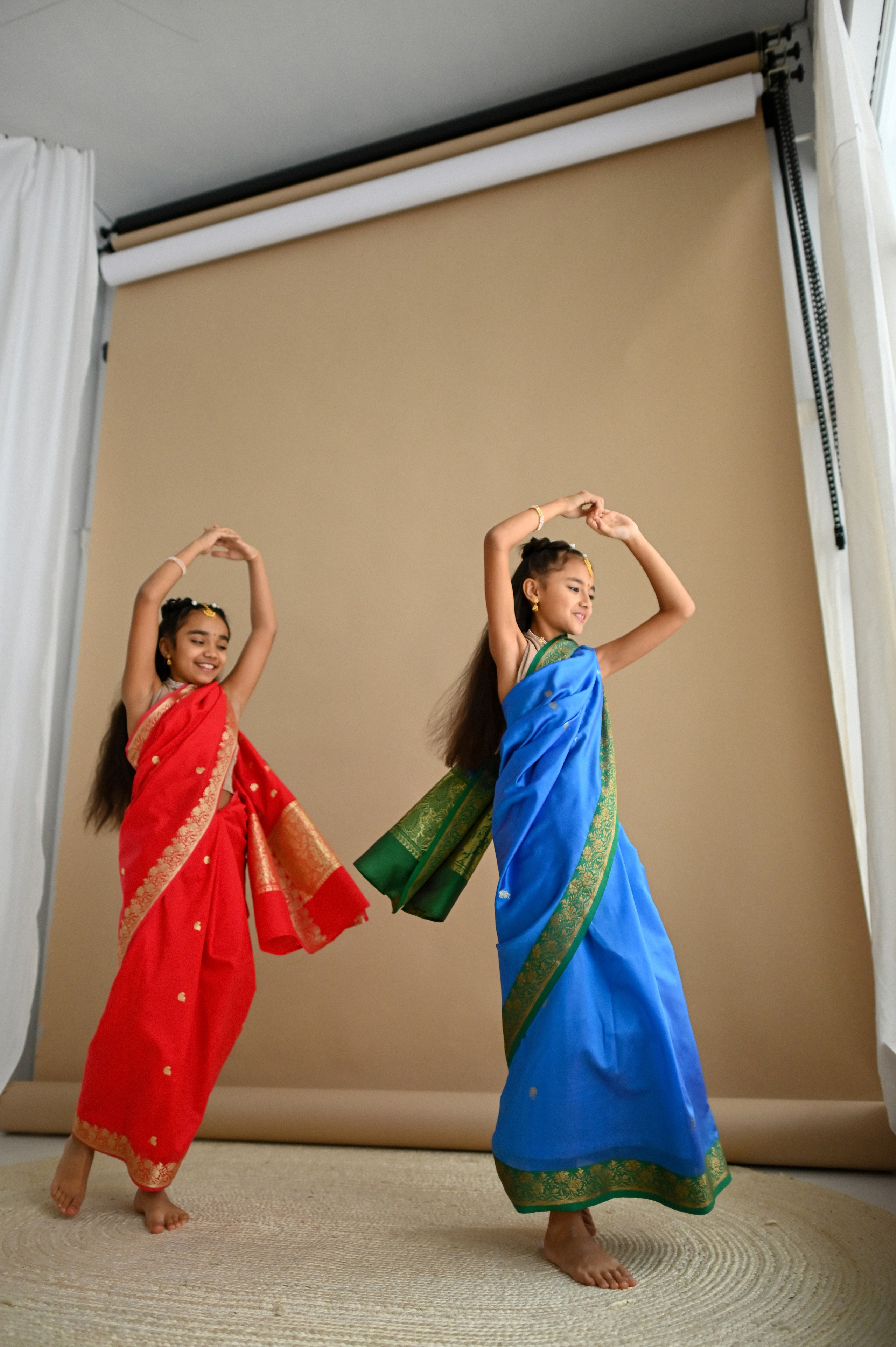 Сестры. Детский и семейный фотограф в финляндии дина пулкка. контент фотограф