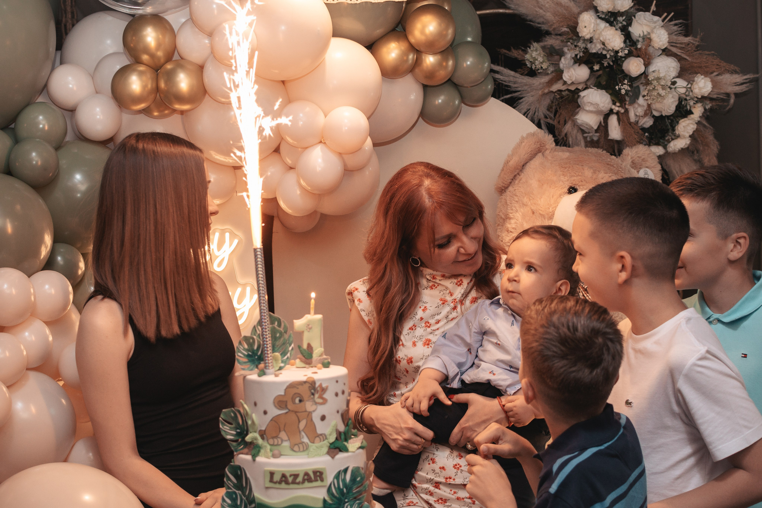 Lazar, krštenje i rođendan. BambinaaPhotography