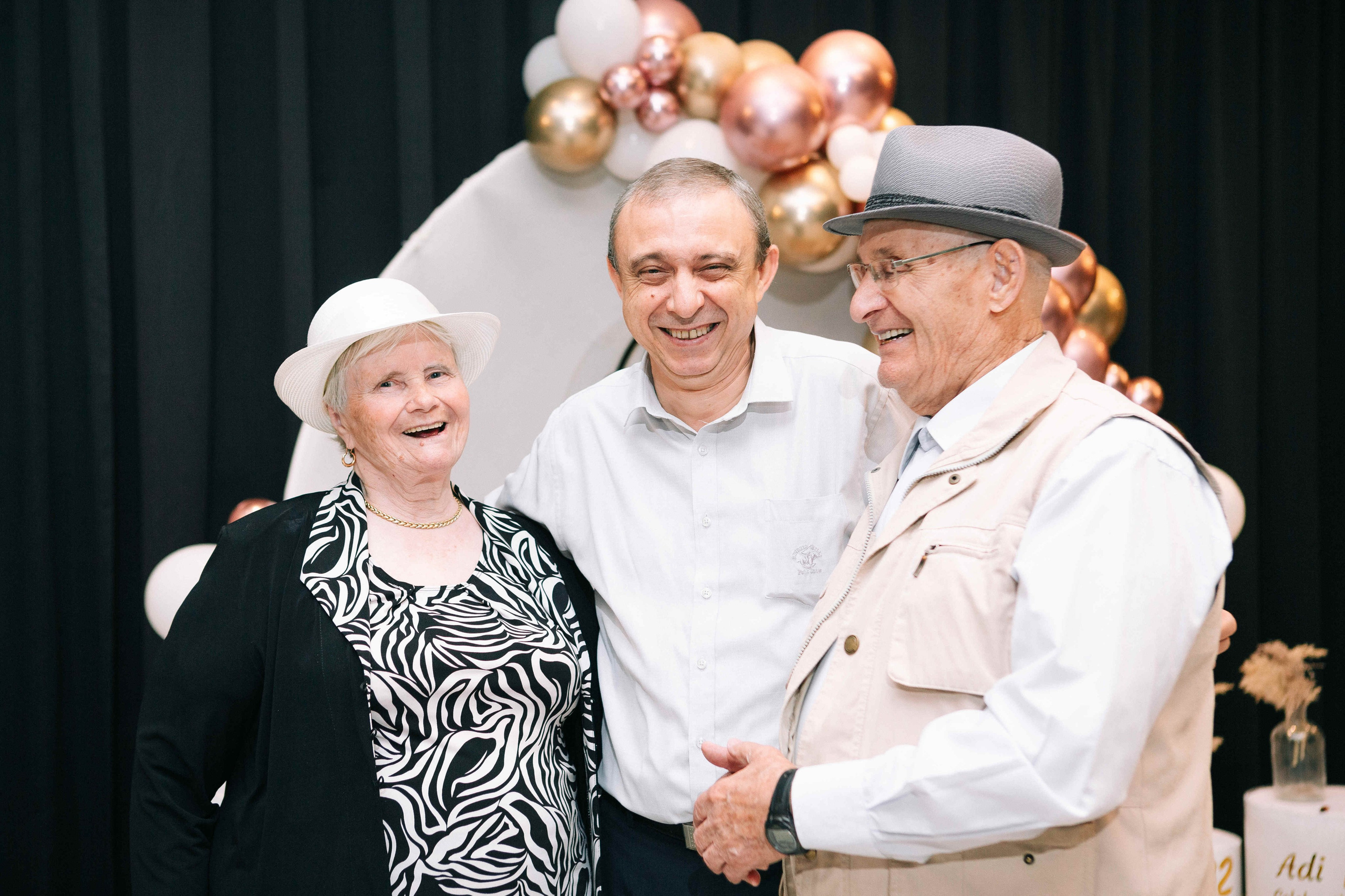 PARTY WITH FRIENDS. Https://shi-photo.com/