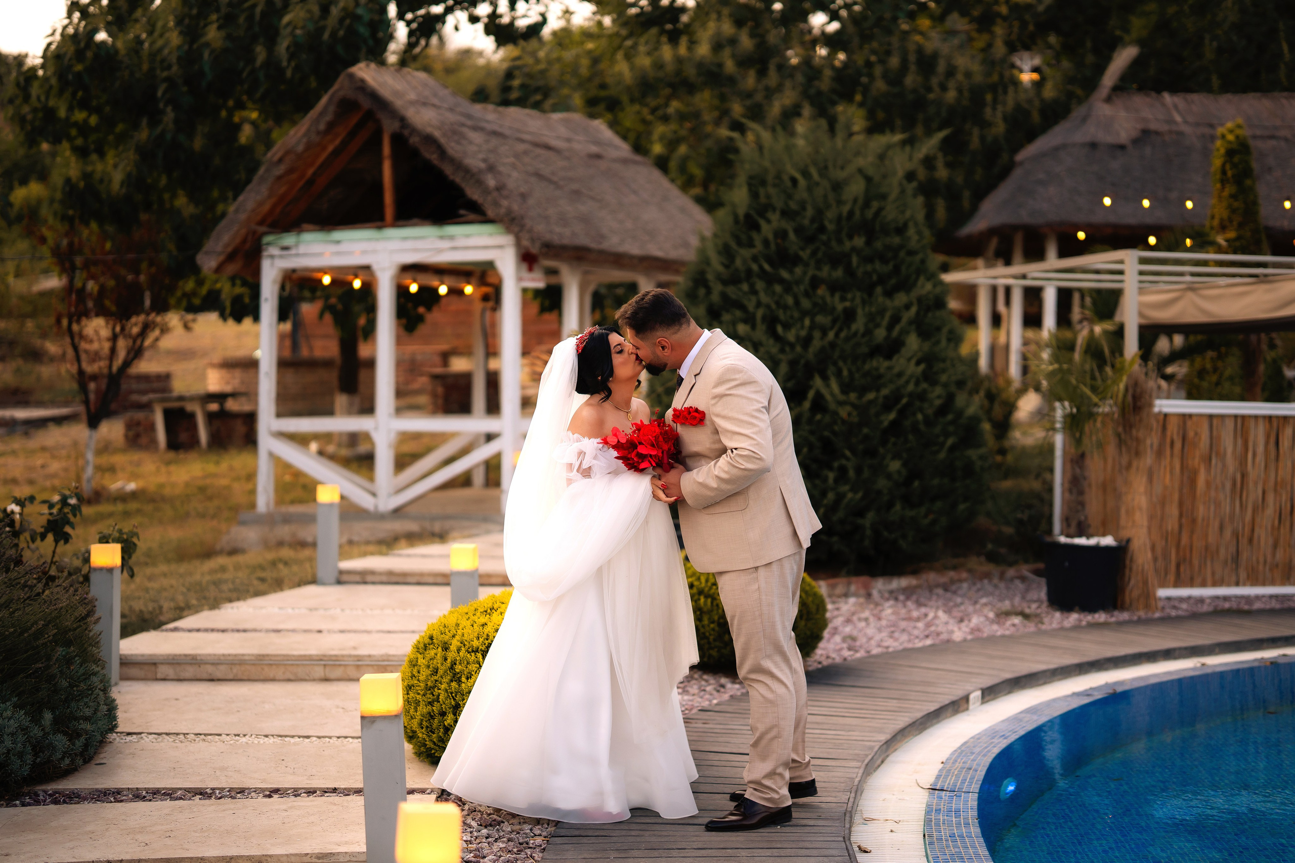 Camelia si Andrei - Traditional Love Story. Fotografi de nunta in Bucuresti, Iulia si Stefan Ovidiu