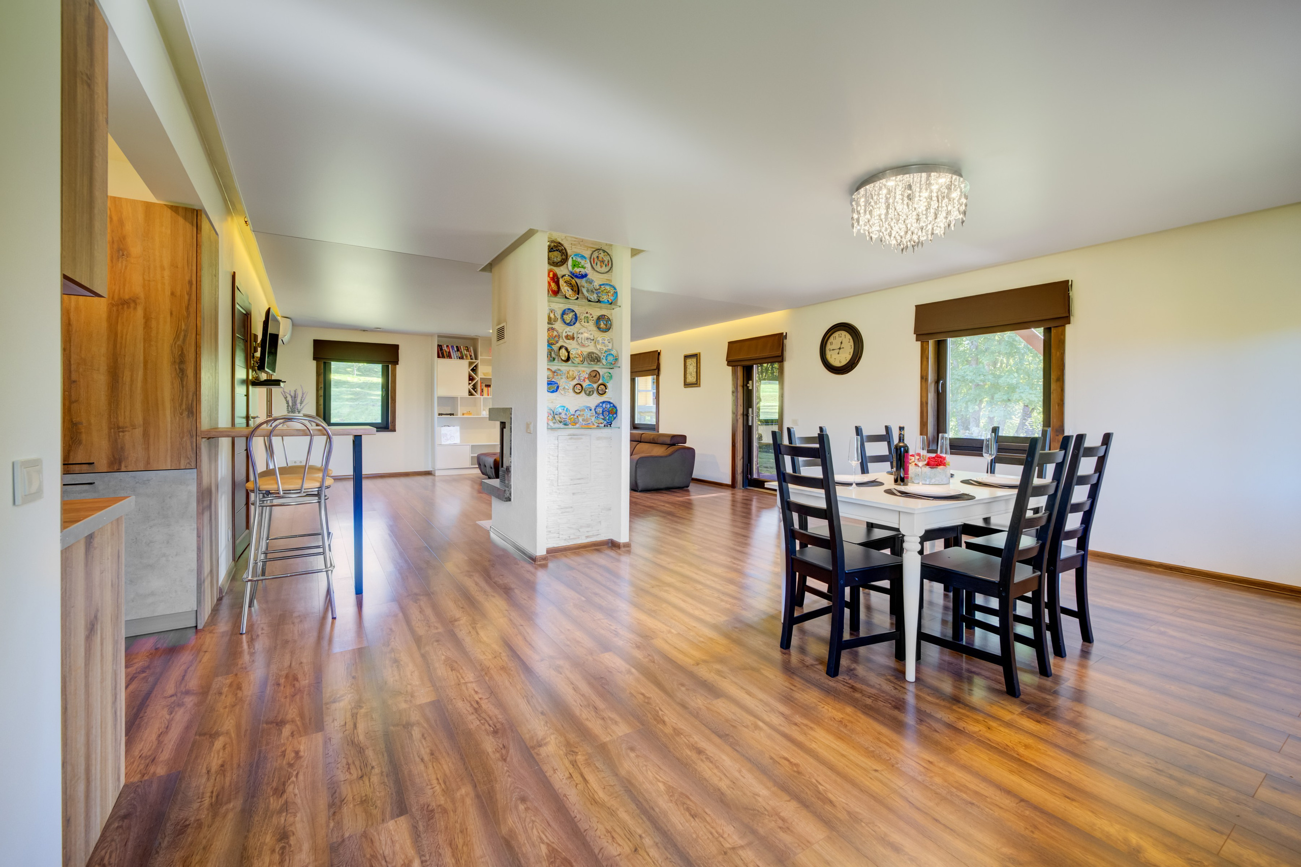 Sadyba Vinliaus r. prie ežero. Elina Sapiega fotografė Vilniuje