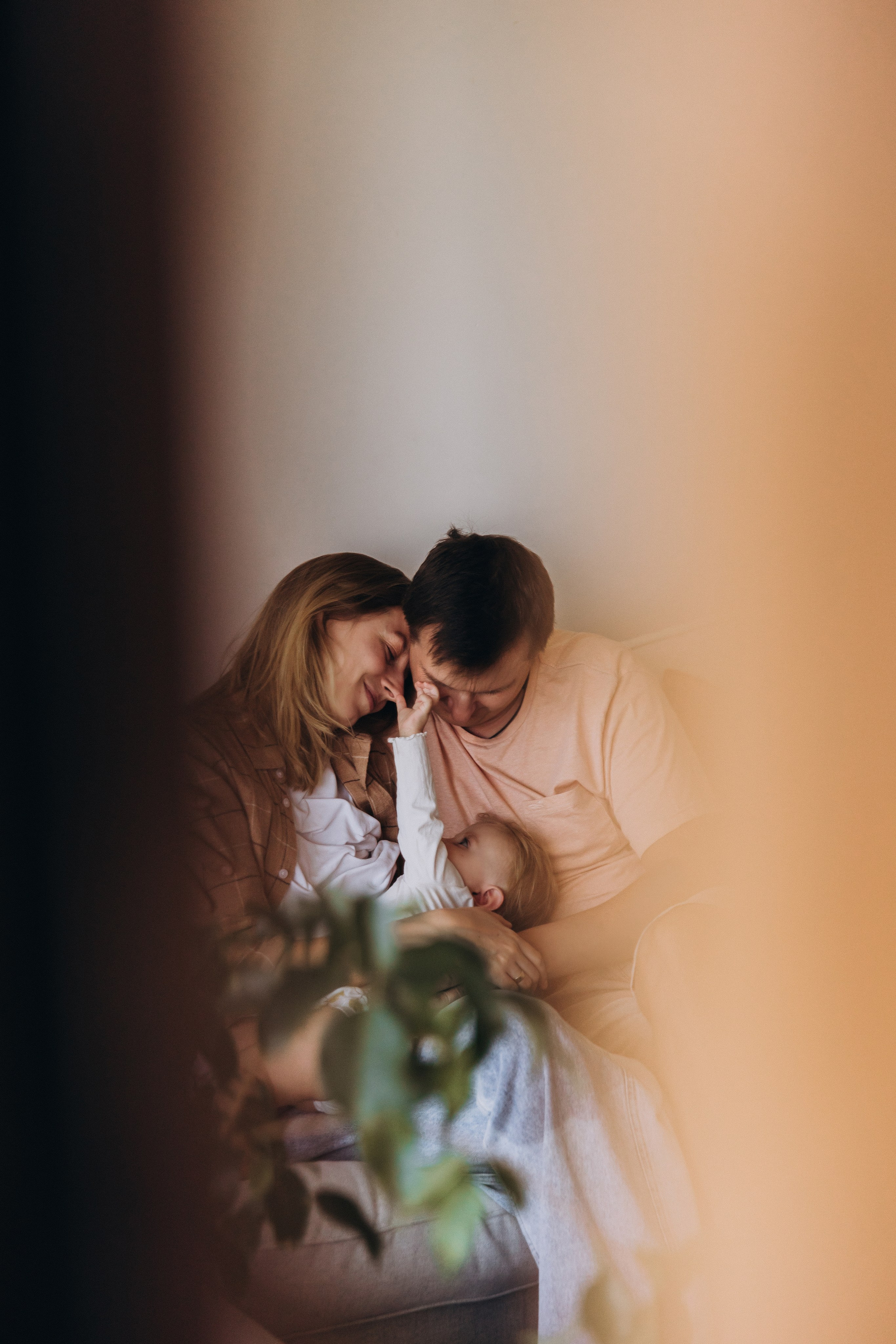 Lifestyle Family Photoshoot at Home — Cozy & Authentic Moments. Photographer in Santiago, Chile Anna Almazova