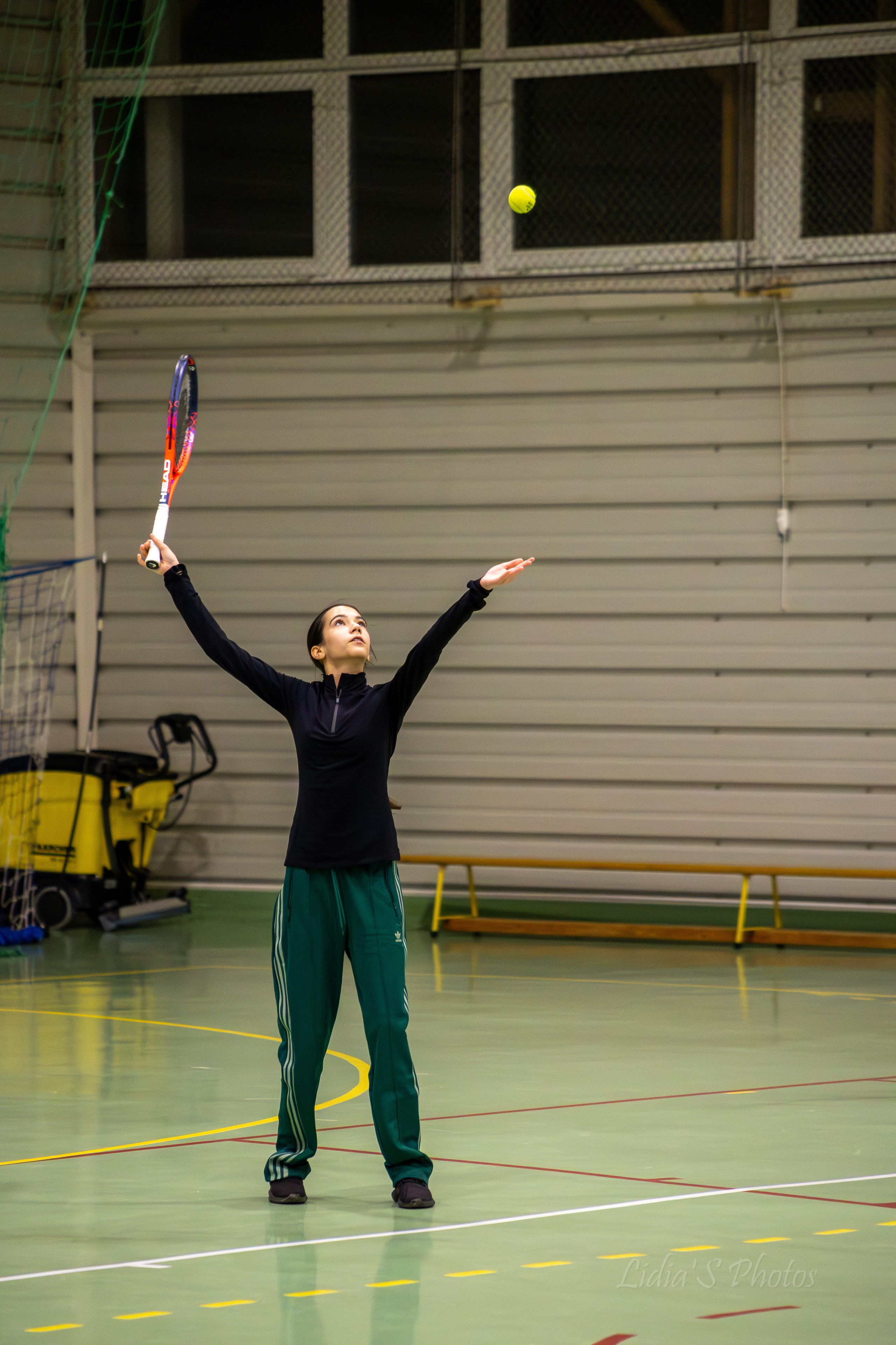 Turneu tenis de camp în sală. Fotograf. Lucrez cu oameni, produse și spații. Portret și fotografie creativă. Bacău, România. Lidia Savinoiu