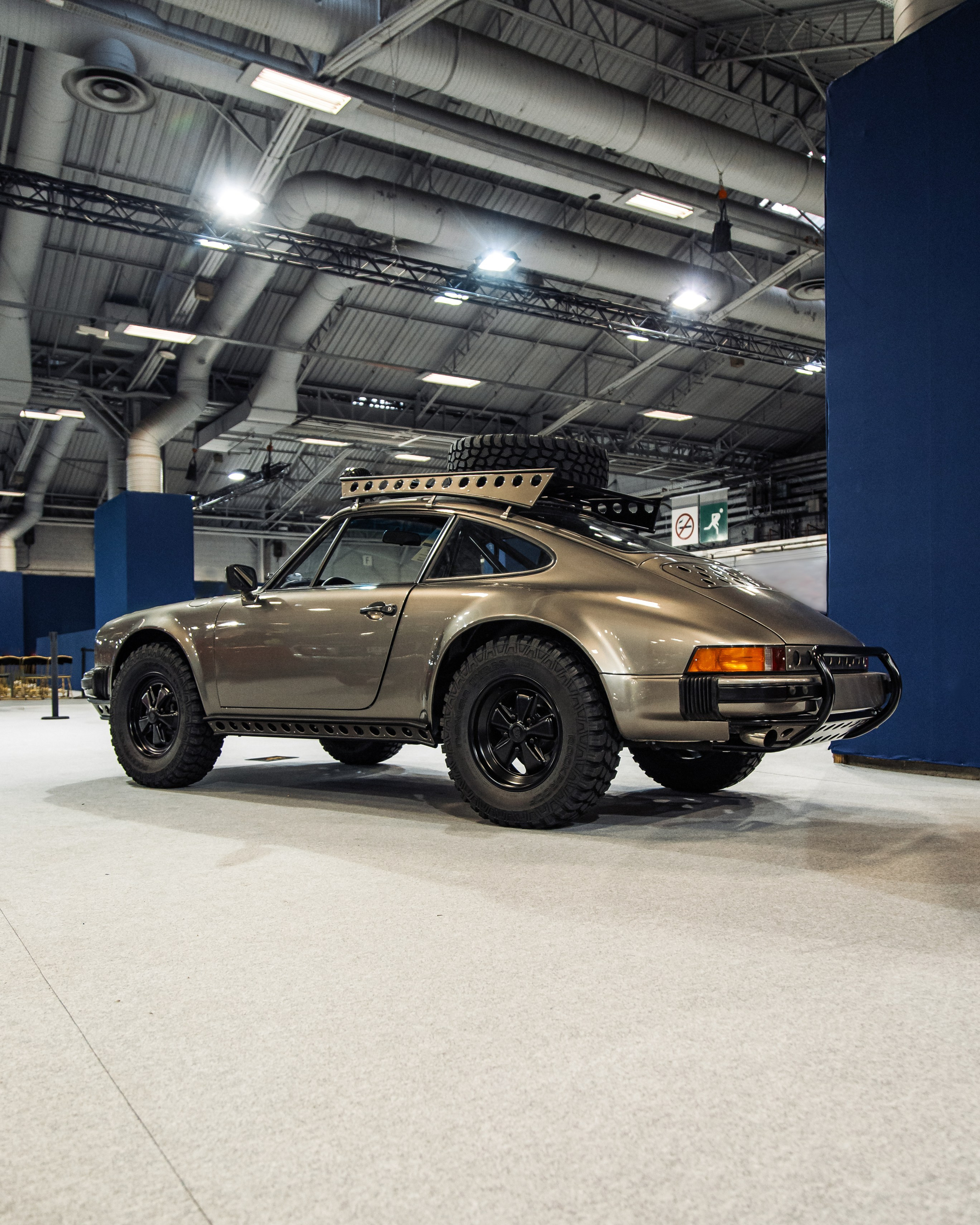 Retromobile. Photographe de voitures à Paris — Vitalii Motruk