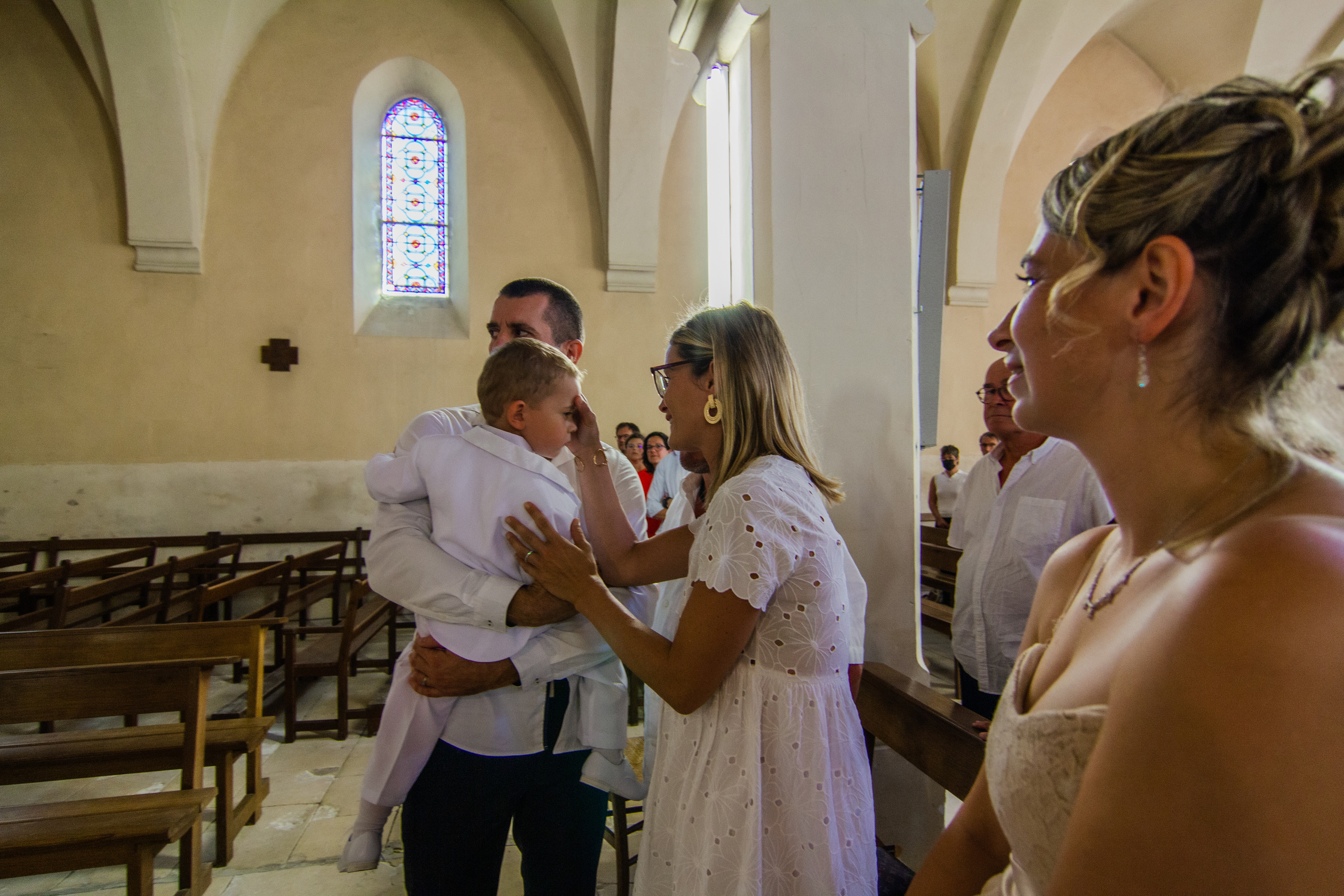 Leny Baptême. Photographe professionnelle à Poitiers, Tours et Châtellerault | Studio photo entre Poitiers et Tours – portraits, familles, entreprises, ma