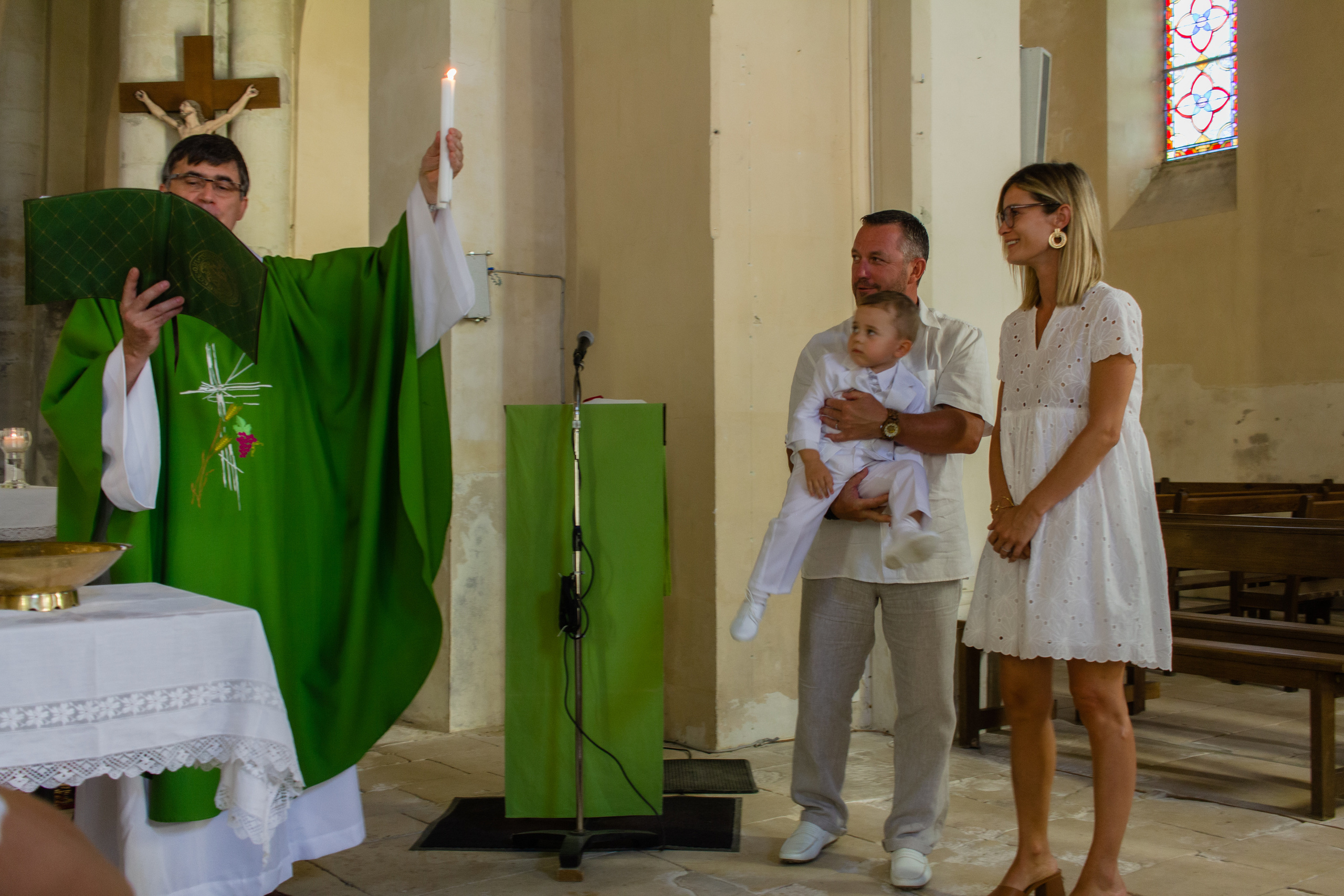 Leny Baptême. Photographe professionnelle à Poitiers, Tours et Châtellerault | Studio photo entre Poitiers et Tours – portraits, familles, entreprises, ma