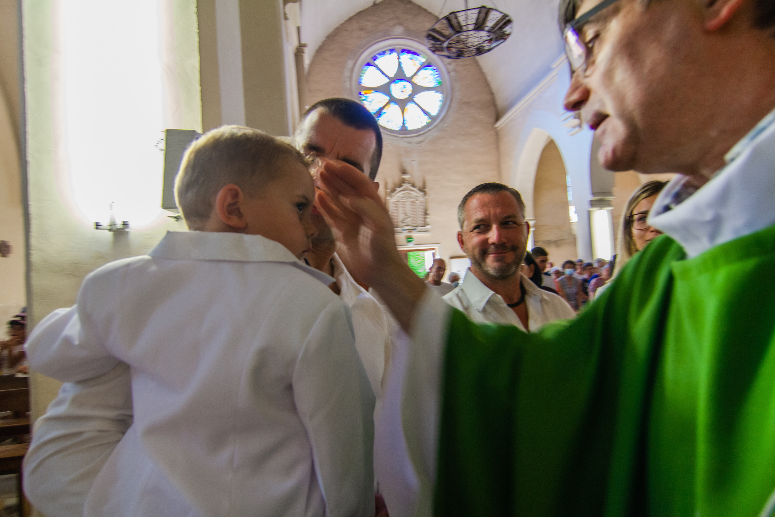 Leny Baptême. Photographe professionnelle à Poitiers, Tours et Châtellerault | Studio photo entre Poitiers et Tours – portraits, familles, entreprises, ma
