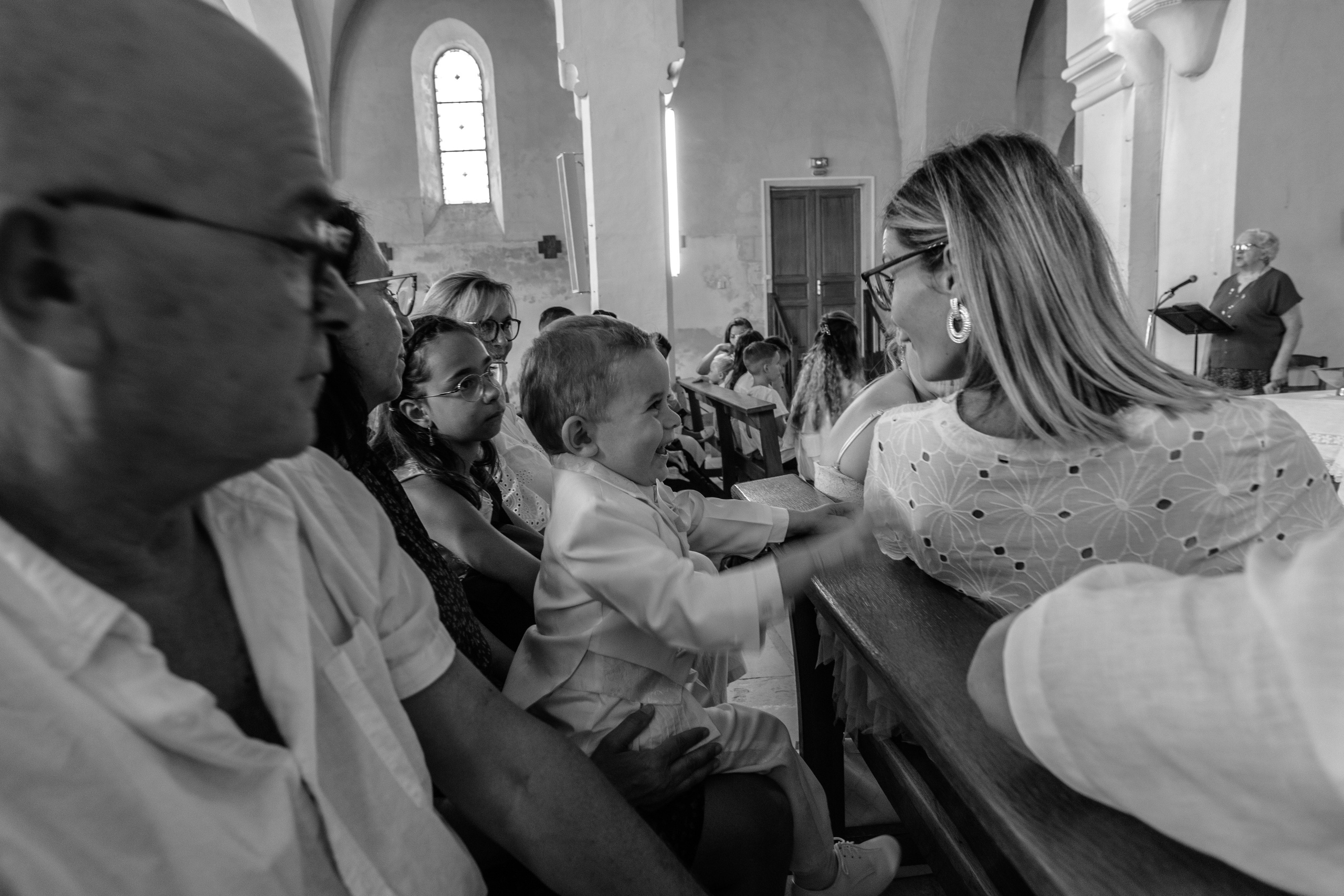 Leny Baptême. Photographe professionnelle à Poitiers, Tours et Châtellerault | Studio photo entre Poitiers et Tours – portraits, familles, entreprises, ma