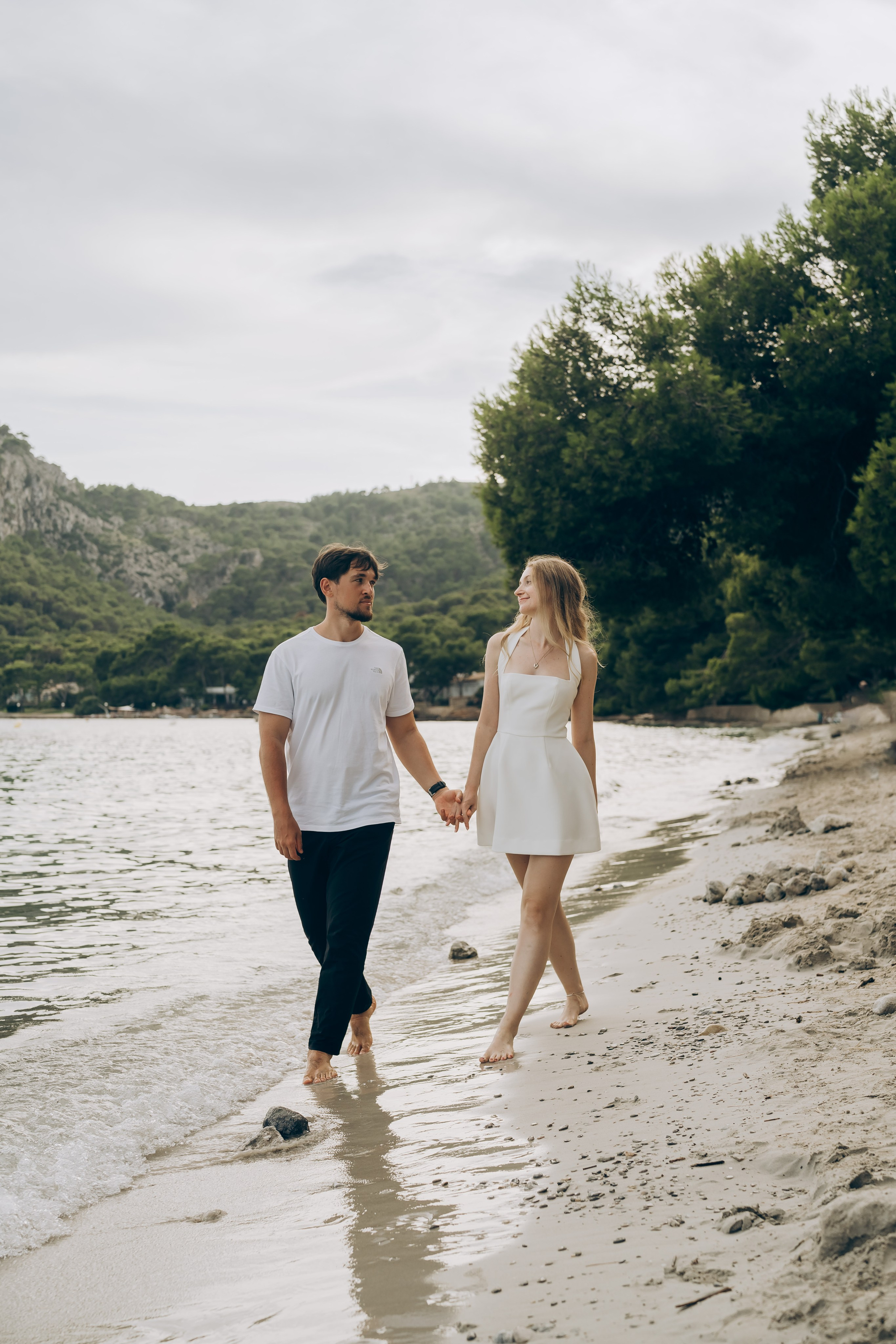 On top of the mountains and by the sea. Фотограф у Пальма де Майорка