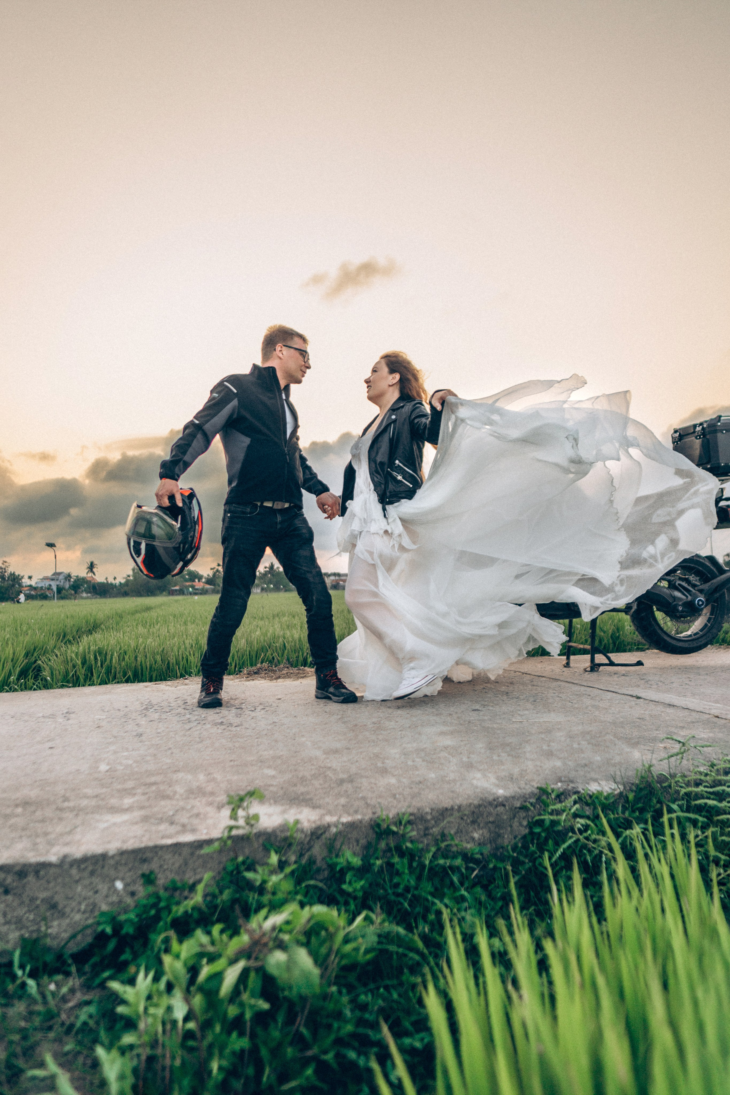 Wedding stories by the sea, in the rice fields, in Hoi An and other beautiful locations around Vietnam
