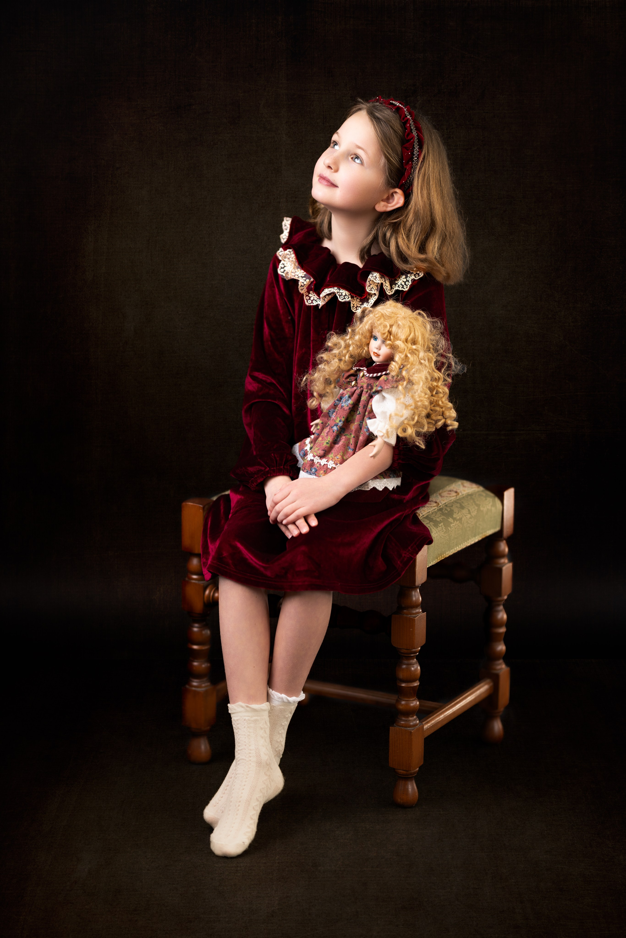 Fine Art children’s portraits in Dresden – artistic photography for your child. A studio with unique vintage outfits, perfect lighting, and an artistic atmosphere. No matter how active your child is – I will capture their essence beautifully!