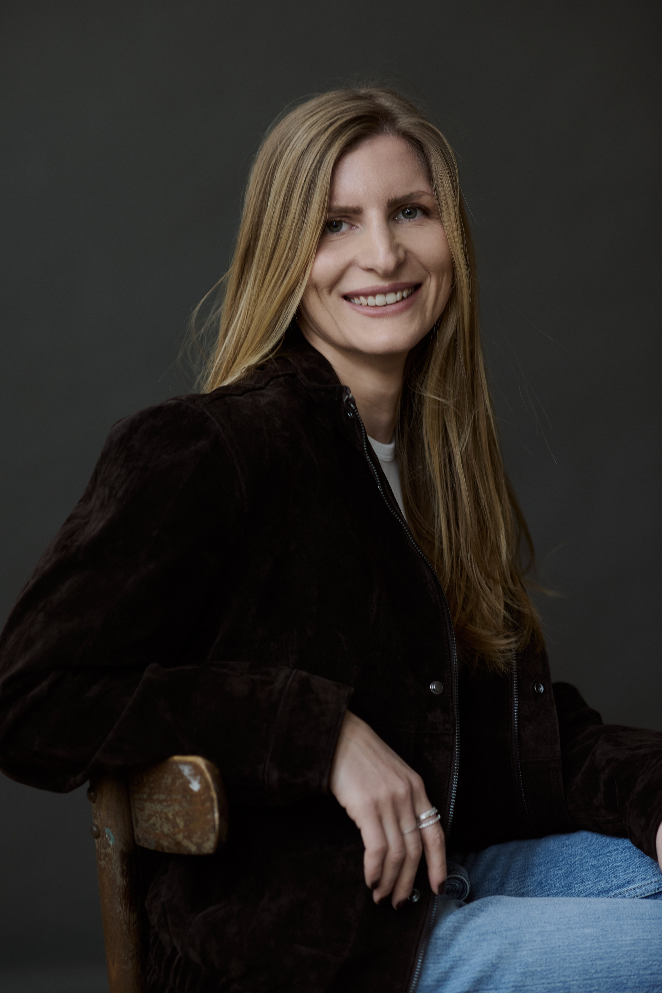 Portrait of Linda in Amsterdam. Portrait Photographer in Brussels & Amsterdam — Victoria Ushkanova