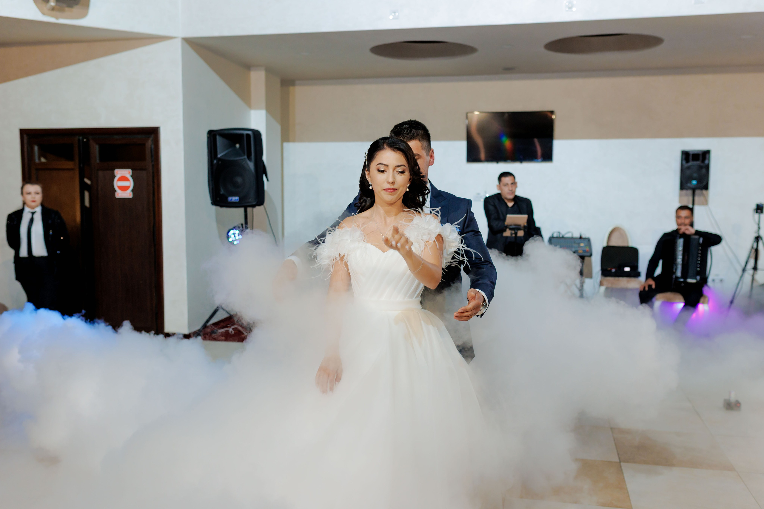 Loredana & Emilian – Ziua Nunții | Videografie - fotografie Botez Suceava, Iași, Botoșani. Servicii foto-video profesionale, pentru momente de neuitat