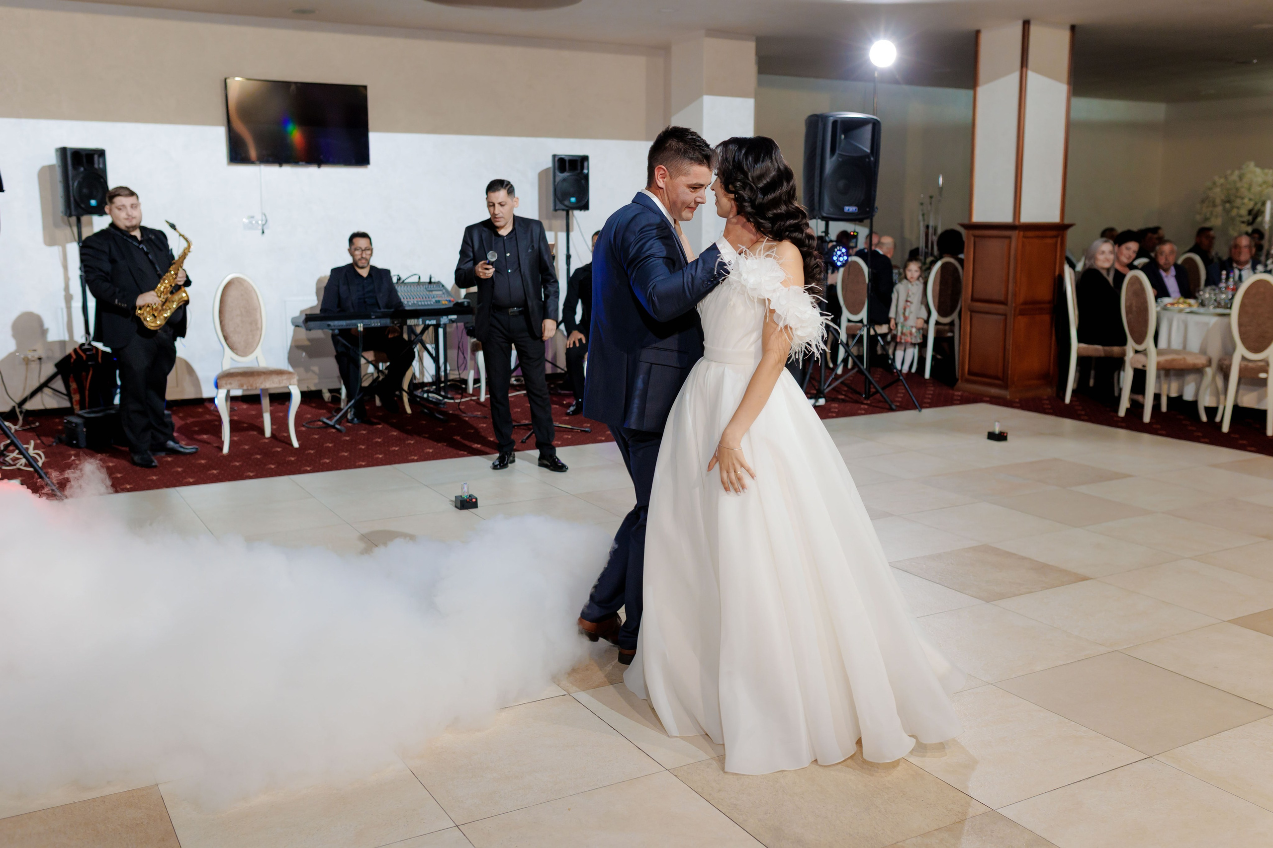 Loredana & Emilian – Ziua Nunții | Videografie - fotografie Botez Suceava, Iași, Botoșani. Servicii foto-video profesionale, pentru momente de neuitat