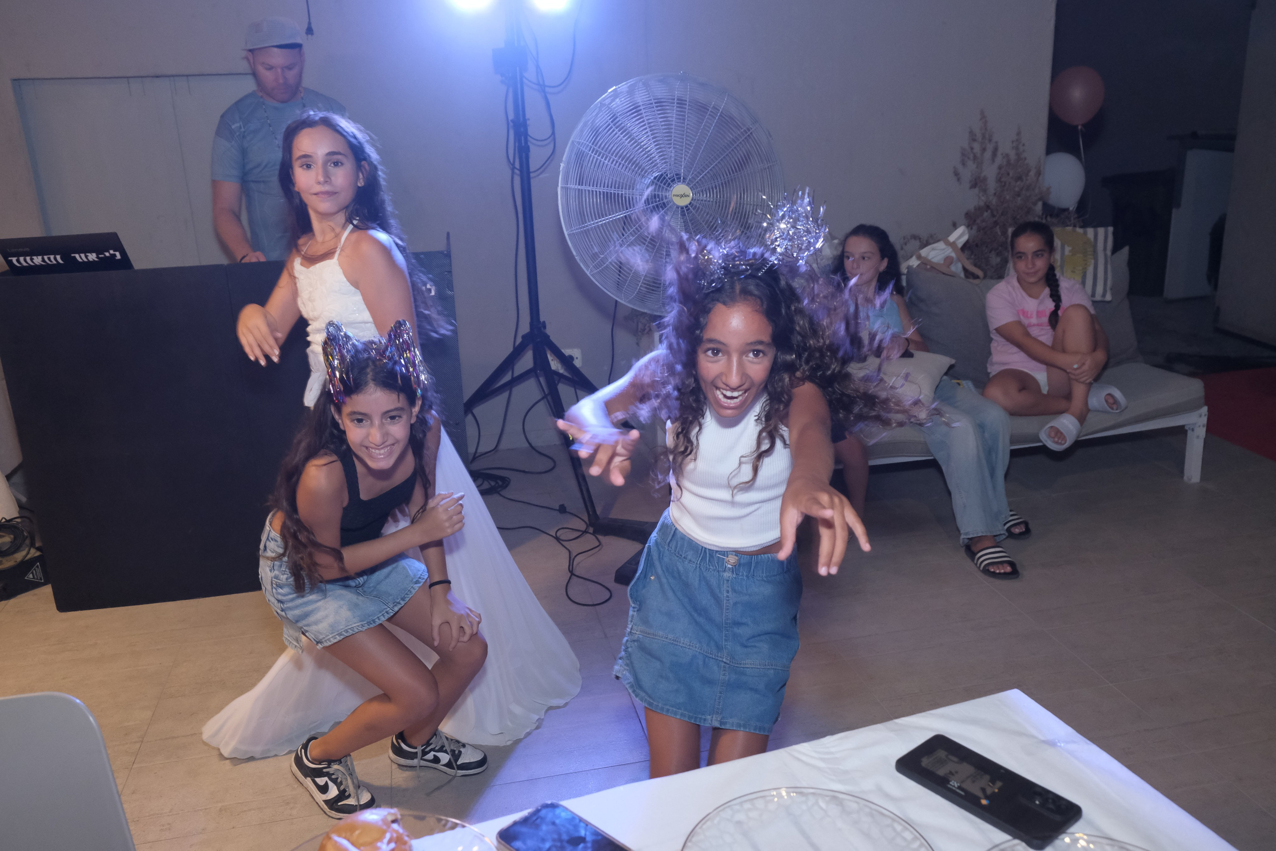 אמילי חוגגת. Middle East Photo Agency — Photography & Event Magnets — סוכנות צילום והדפסת מגנטים לאירועים