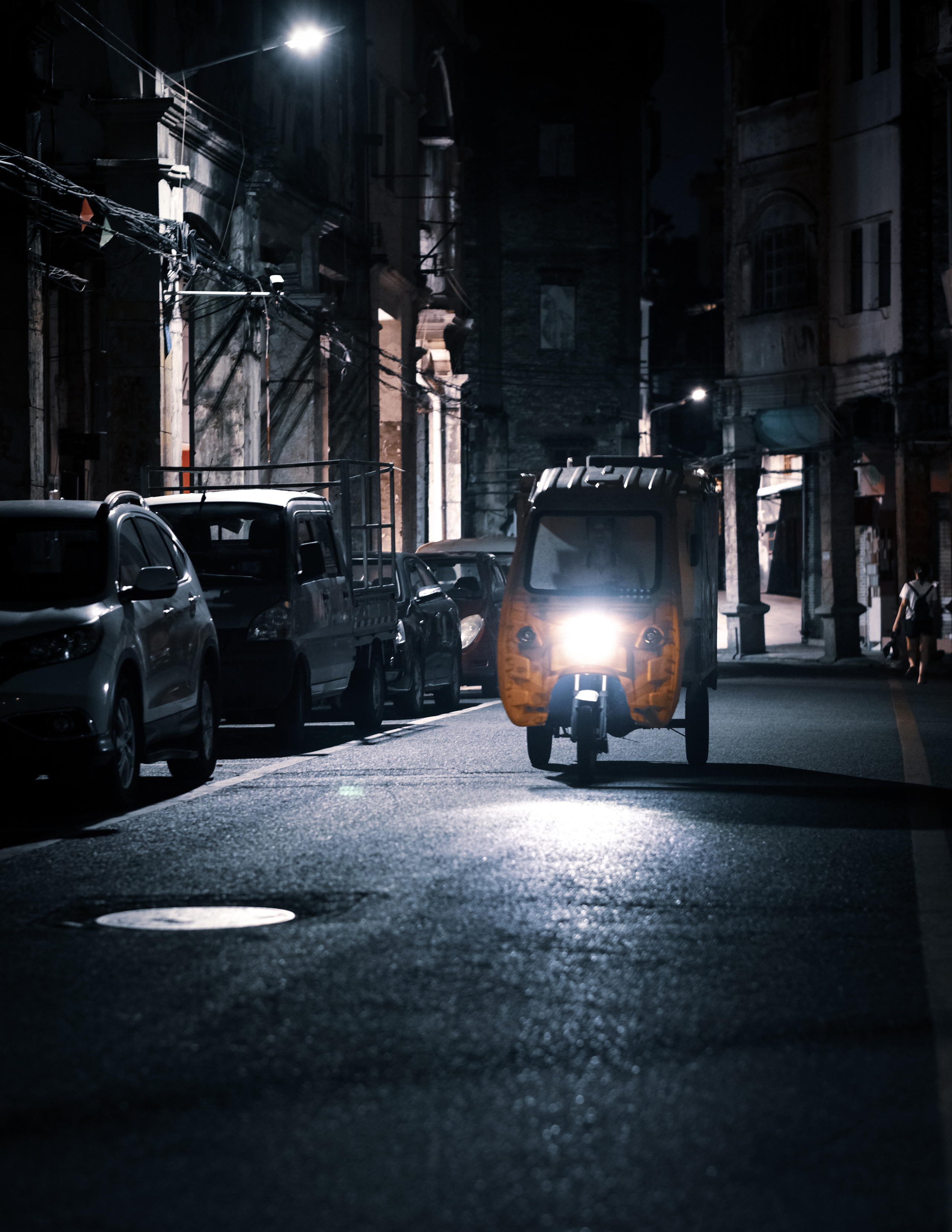 Movie Style | Street Photography | Jiangmen Streets | Night Photography in Jiangmen | Night Photos | Camera: FUJIFILM X-Pro3 56mm F1.2 | Location: 江门市启明里